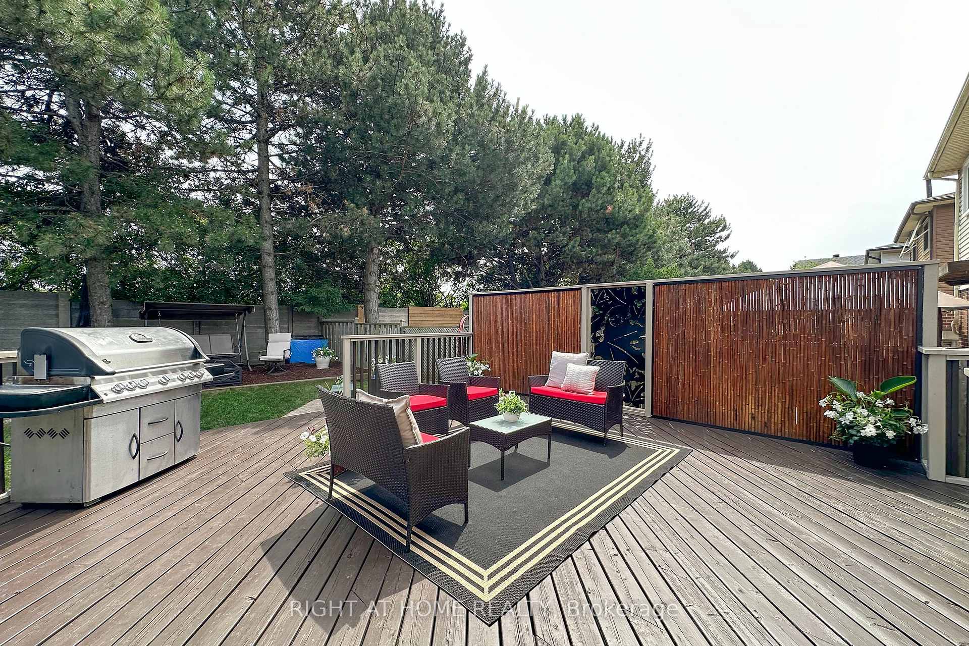 Photo 43 of 137 Joanna Crescent, Vaughan, Crestwood-Springfarm-Yorkhill — HOMEH