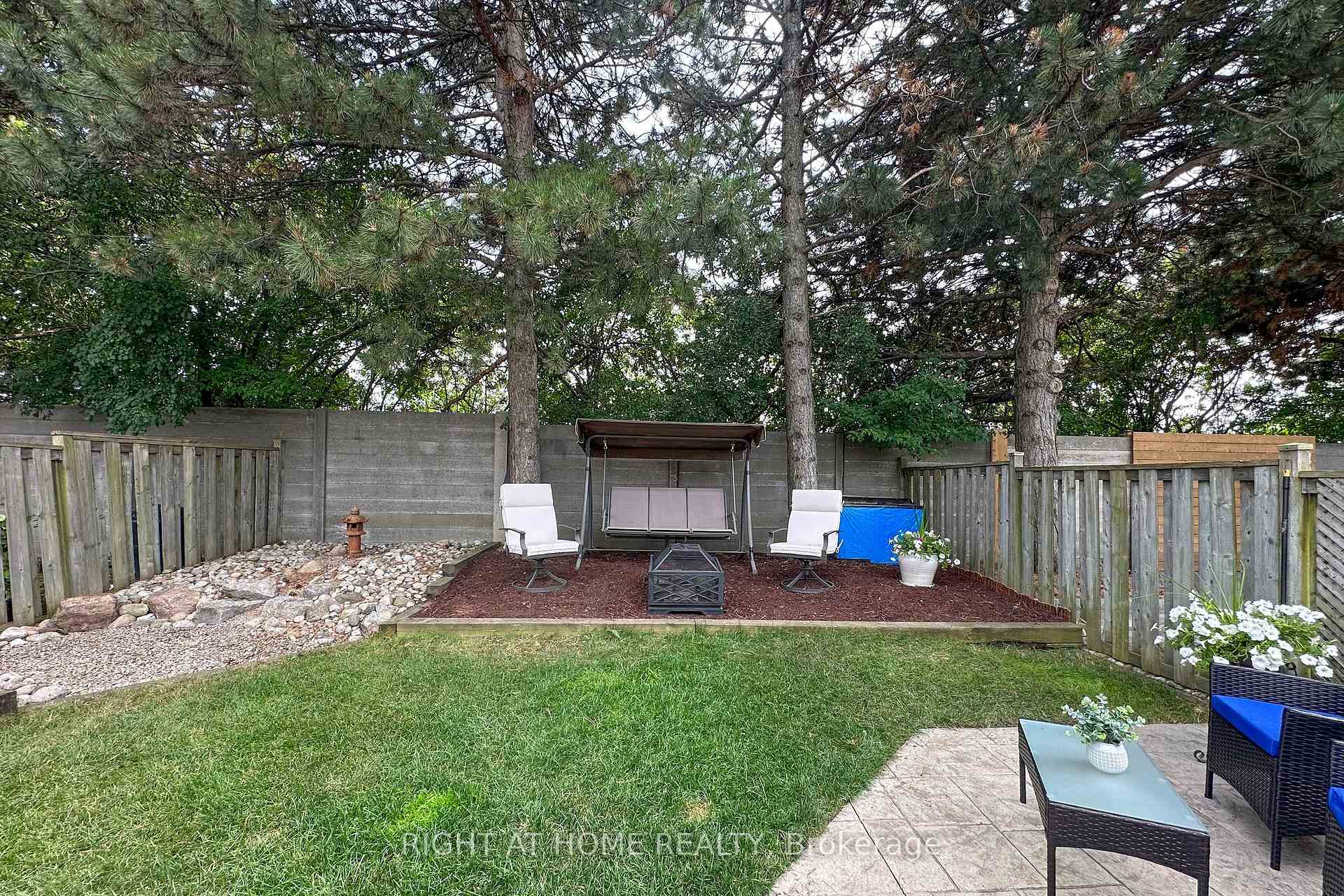 Photo 44 of 137 Joanna Crescent, Vaughan, Crestwood-Springfarm-Yorkhill — HOMEH