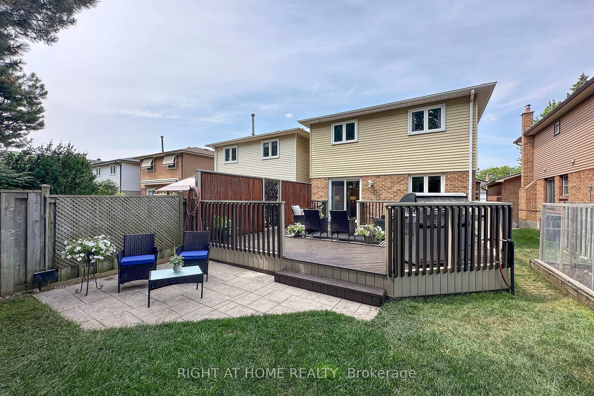 Photo 45 of 137 Joanna Crescent, Vaughan, Crestwood-Springfarm-Yorkhill — HOMEH