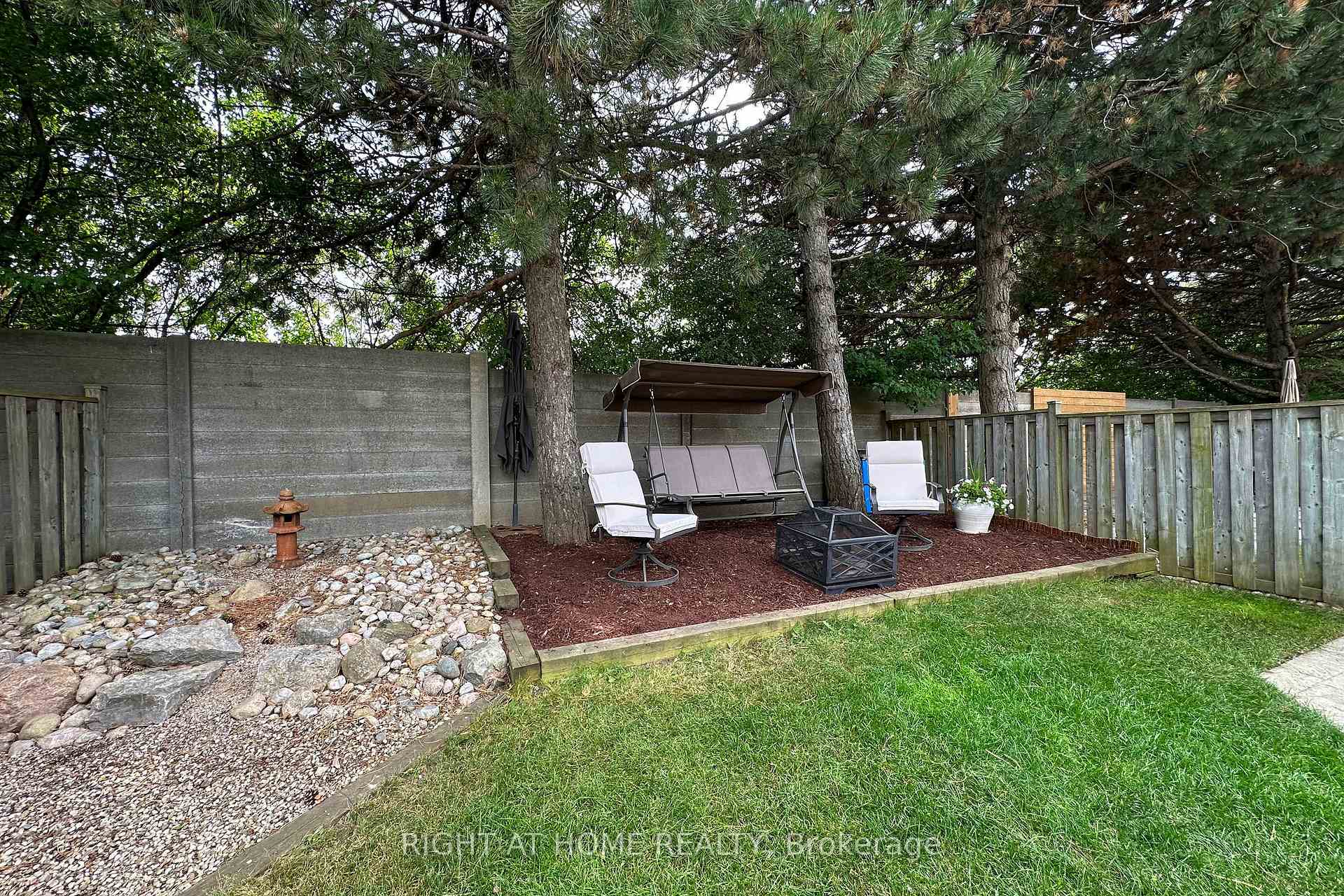Photo 46 of 137 Joanna Crescent, Vaughan, Crestwood-Springfarm-Yorkhill — HOMEH