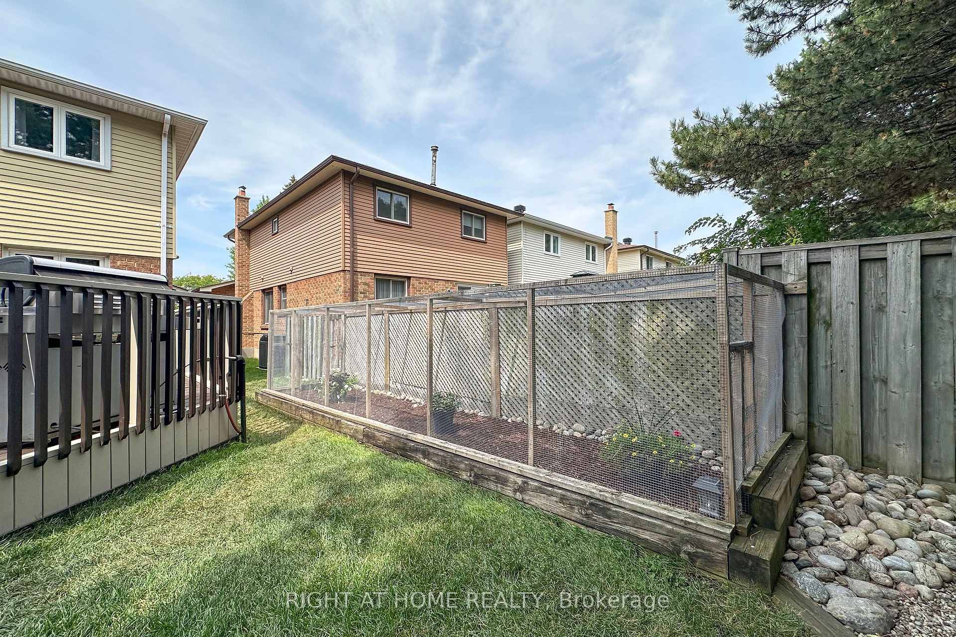 Photo 48 of 137 Joanna Crescent, Vaughan, Crestwood-Springfarm-Yorkhill — HOMEH