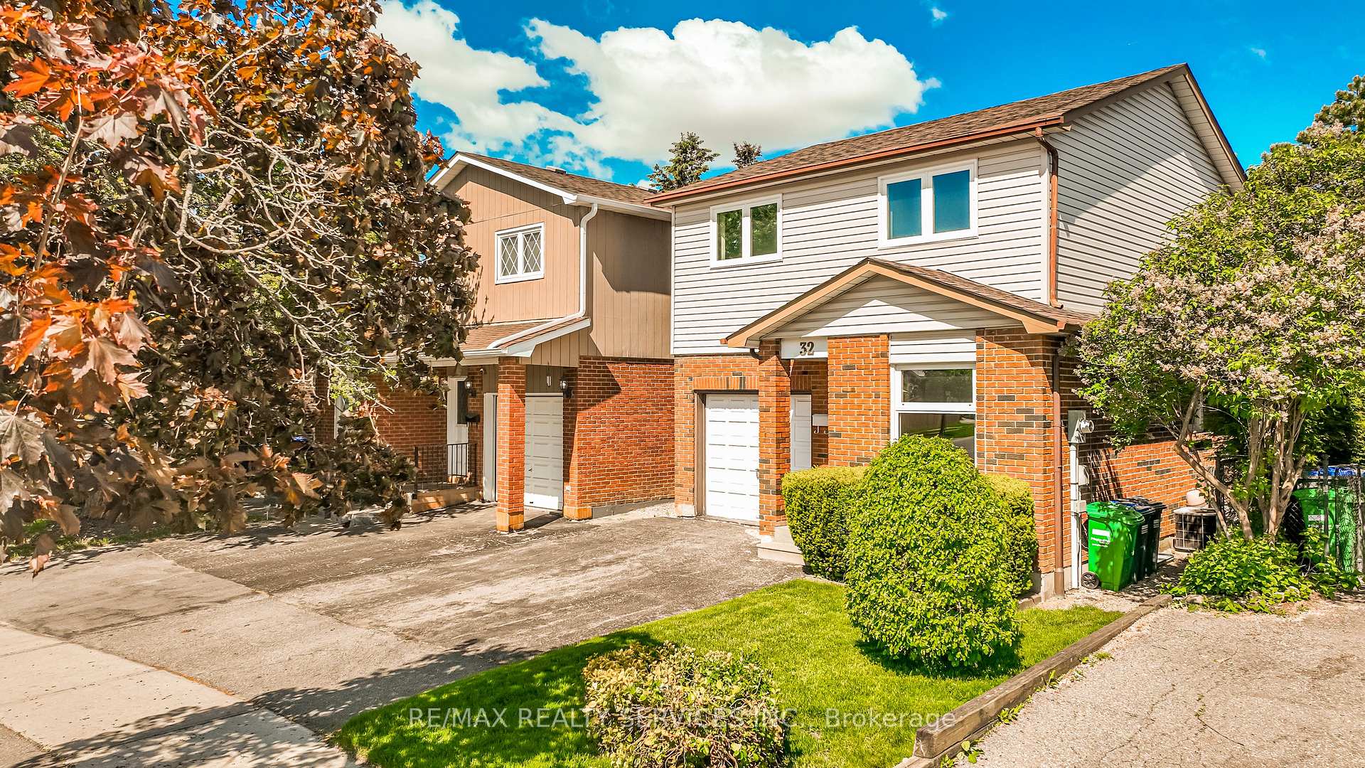 Photo 2 of 32 Winterfold Drive, Brampton, Madoc — HOMEH