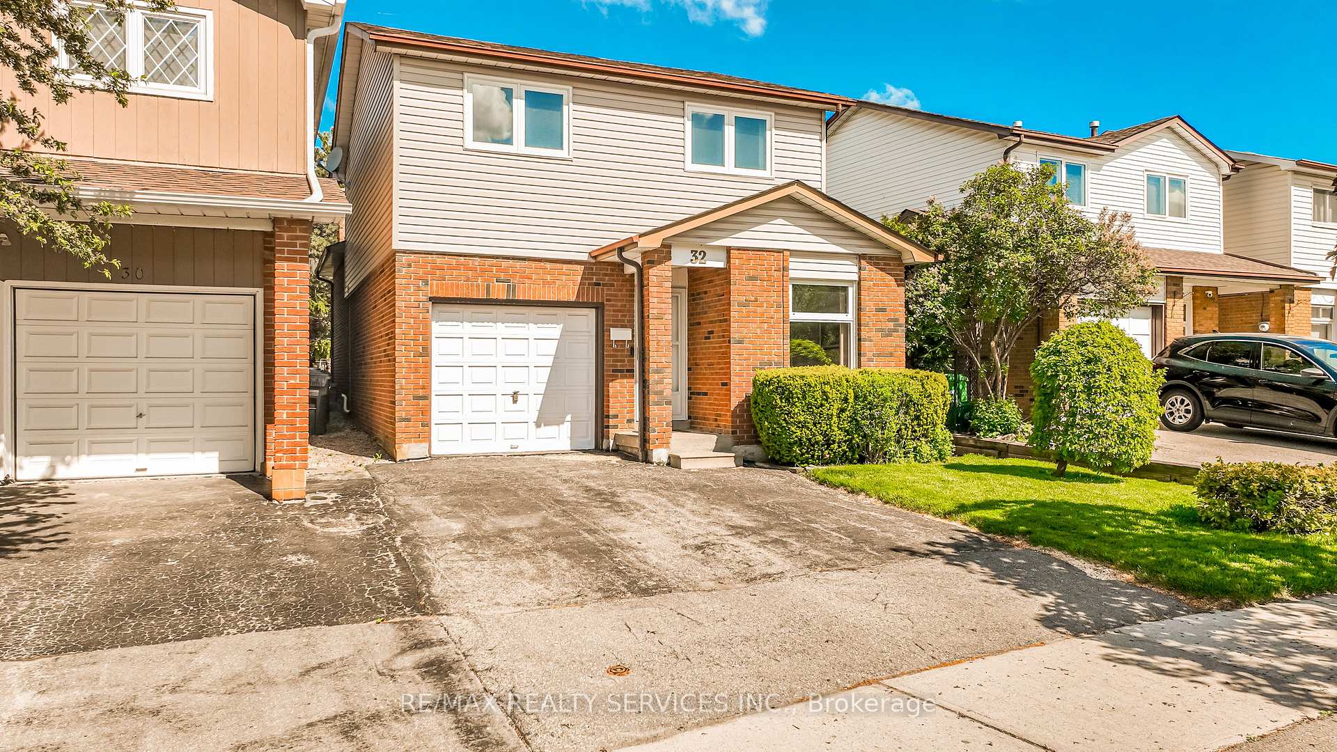 Photo 3 of 32 Winterfold Drive, Brampton, Madoc — HOMEH