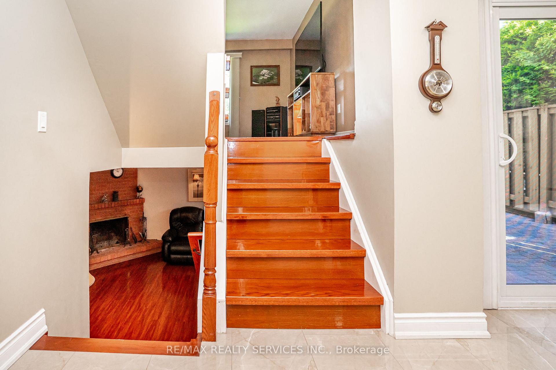 Photo 15 of 32 Winterfold Drive, Brampton, Madoc — HOMEH