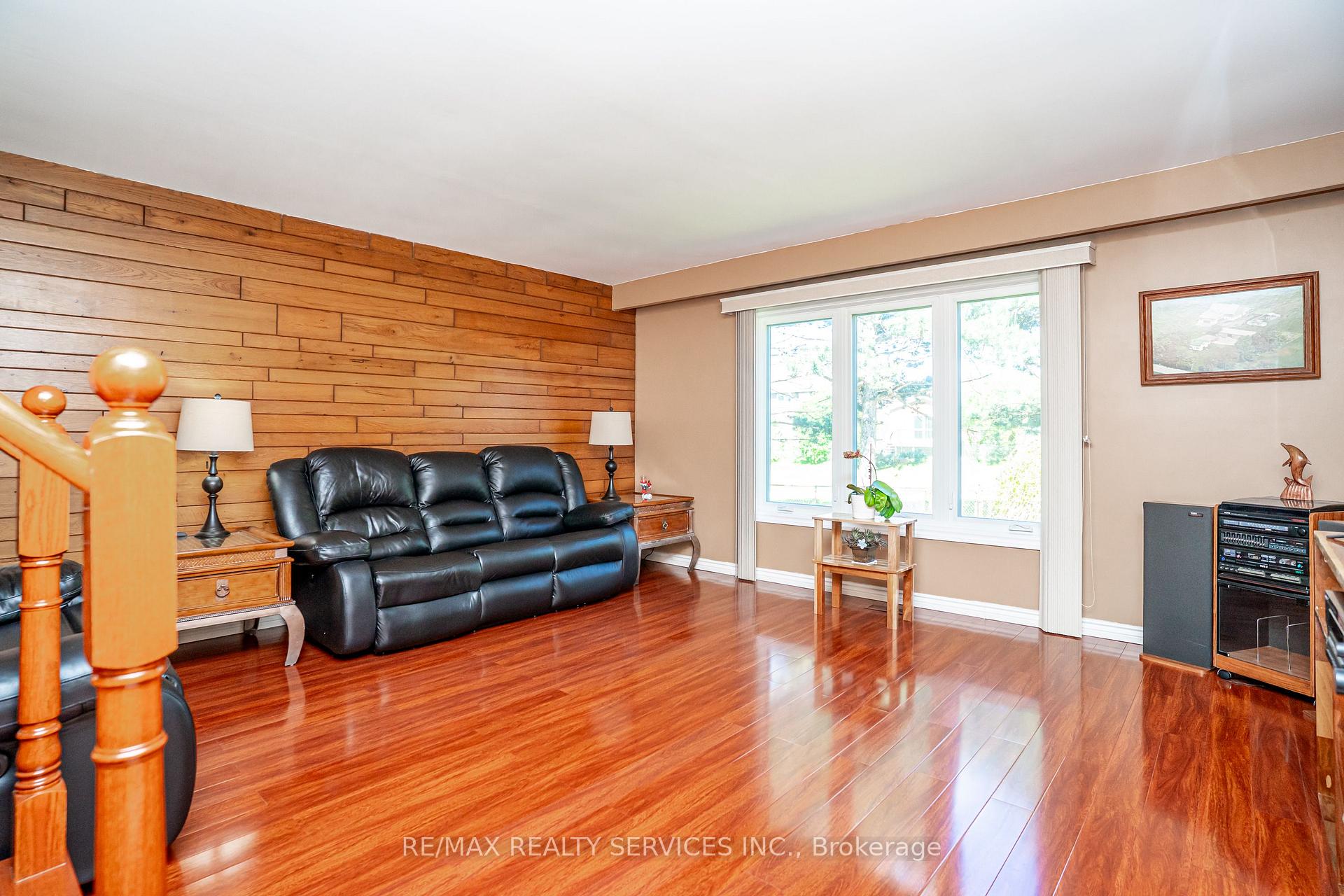 Photo 16 of 32 Winterfold Drive, Brampton, Madoc — HOMEH