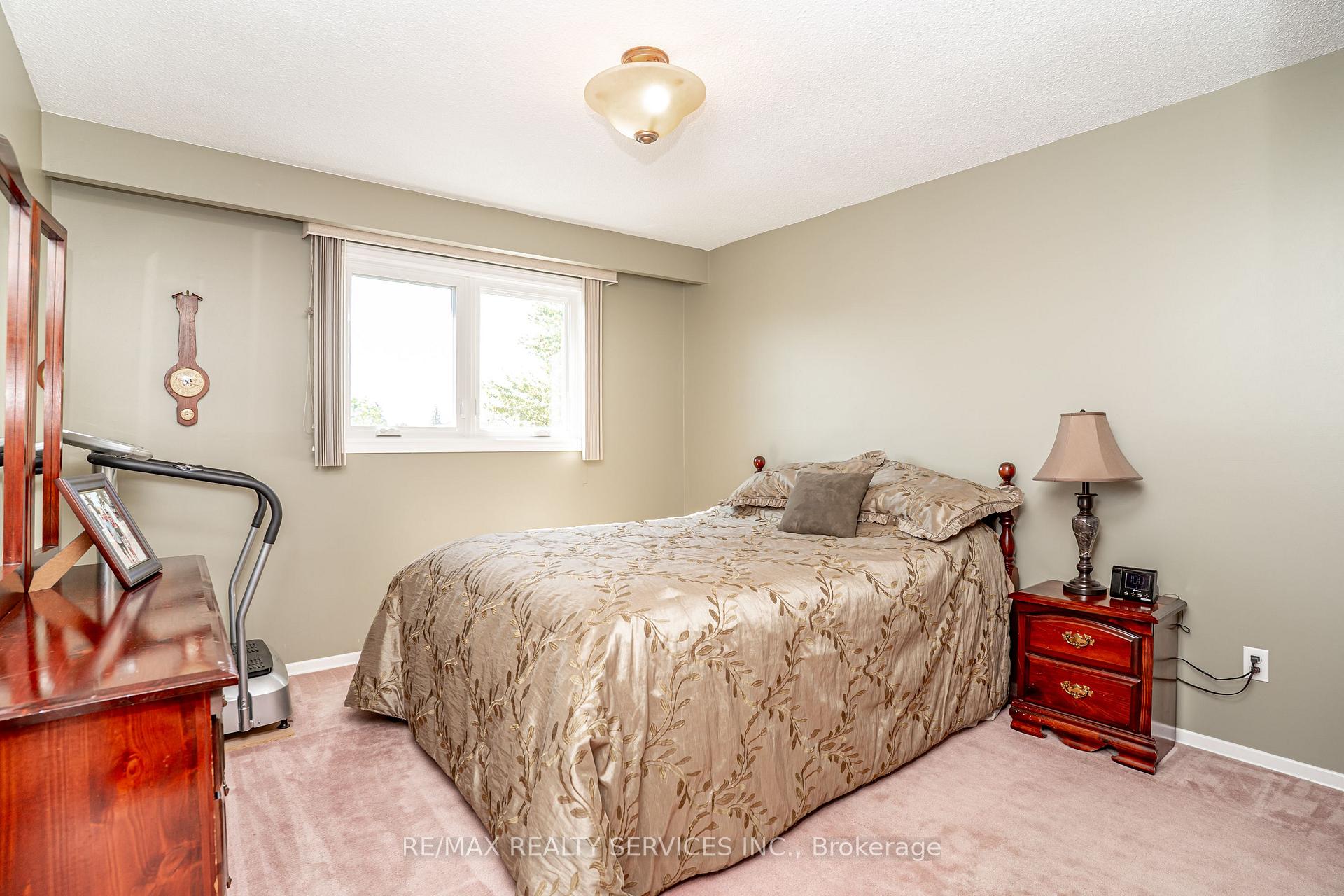Photo 22 of 32 Winterfold Drive, Brampton, Madoc — HOMEH