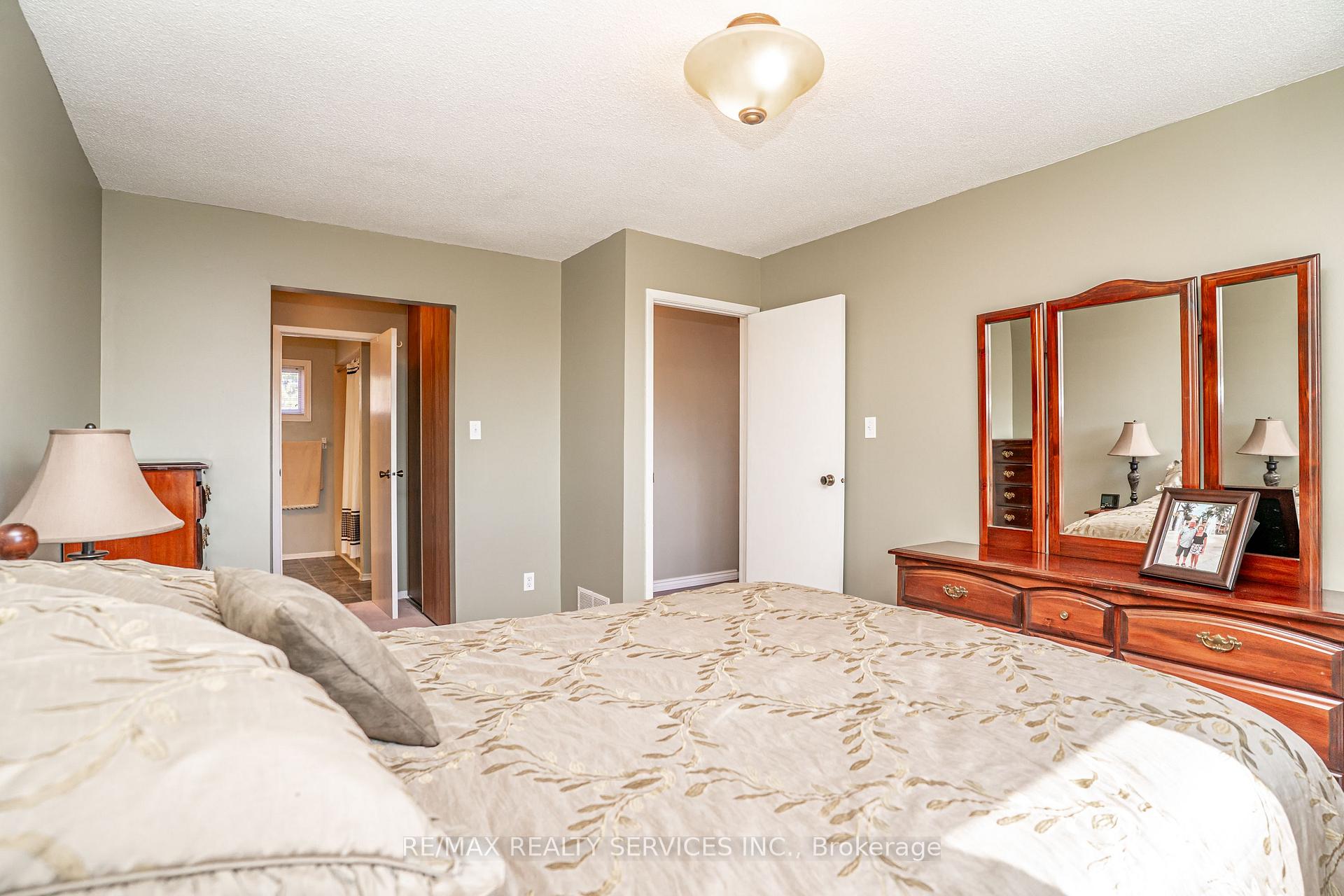 Photo 23 of 32 Winterfold Drive, Brampton, Madoc — HOMEH