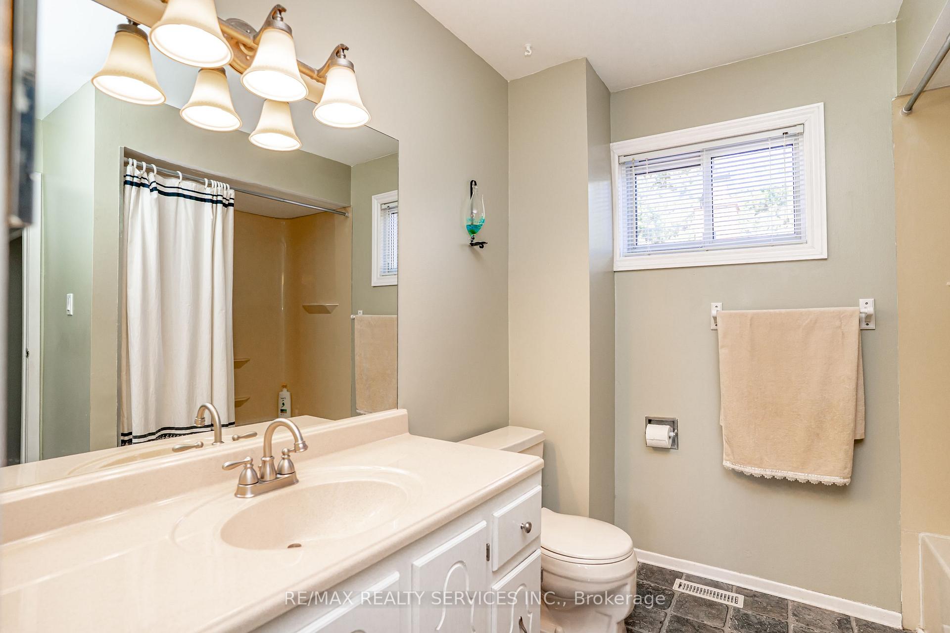 Photo 24 of 32 Winterfold Drive, Brampton, Madoc — HOMEH