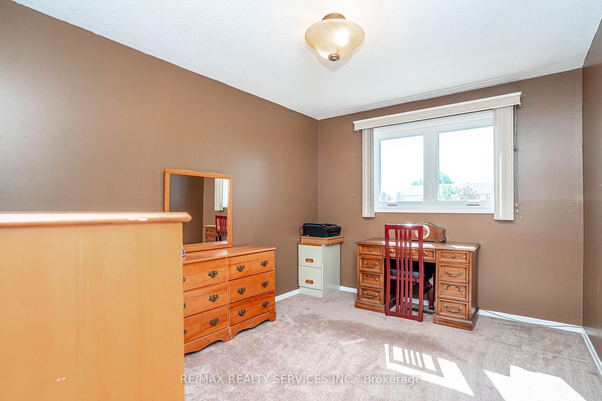 Photo 26 of 32 Winterfold Drive, Brampton, Madoc — HOMEH
