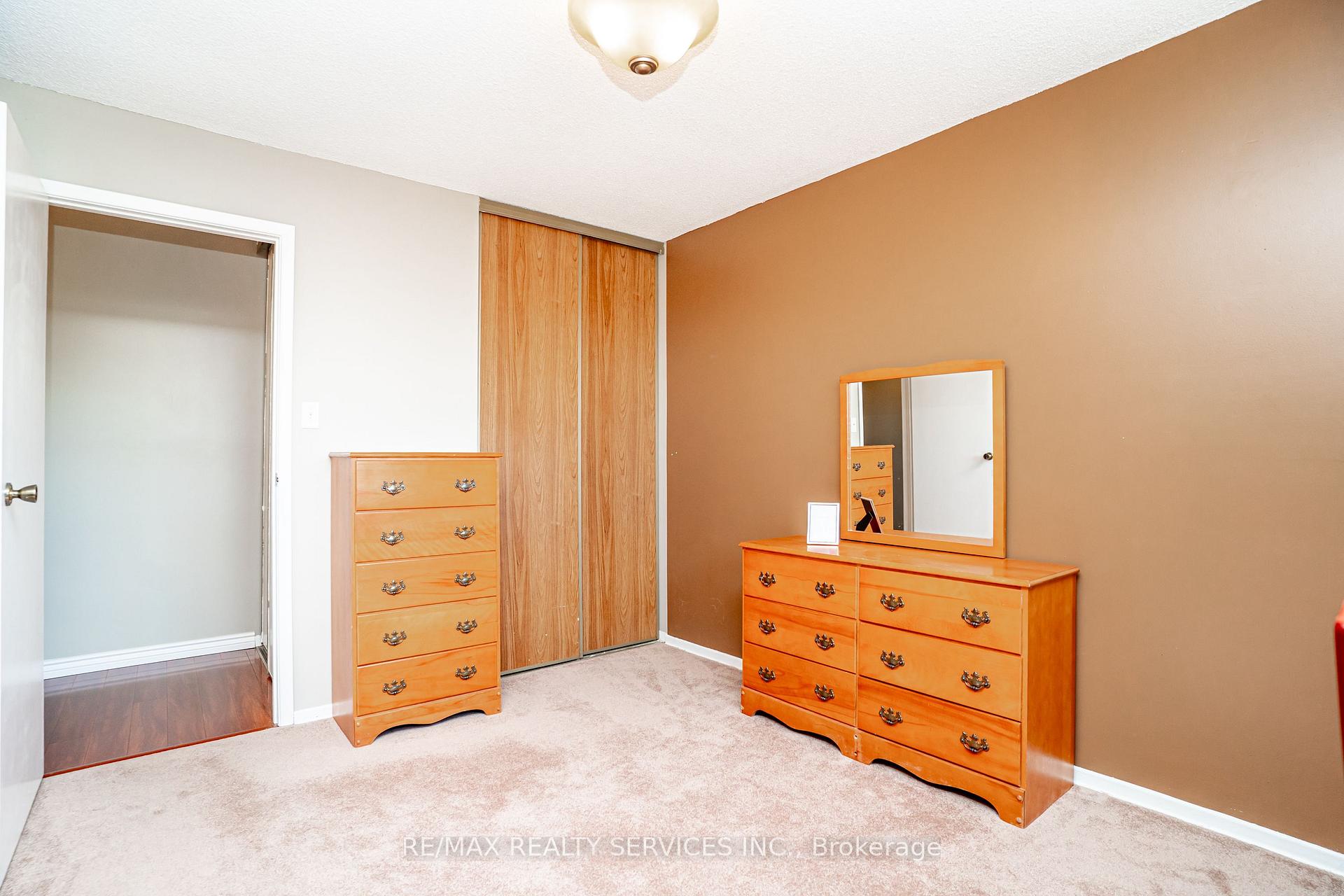 Photo 27 of 32 Winterfold Drive, Brampton, Madoc — HOMEH