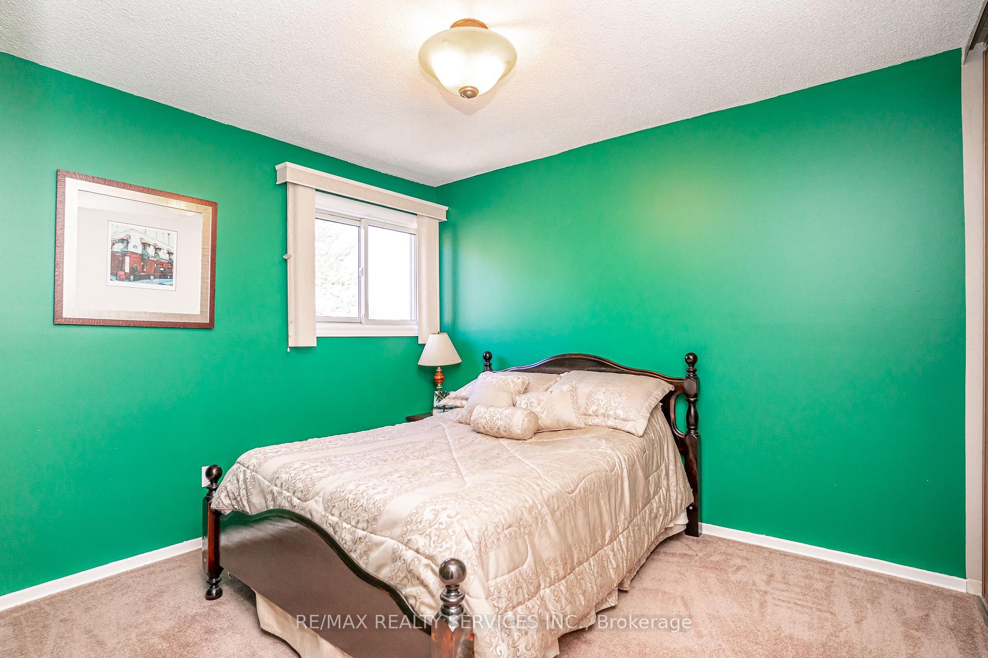 Photo 28 of 32 Winterfold Drive, Brampton, Madoc — HOMEH