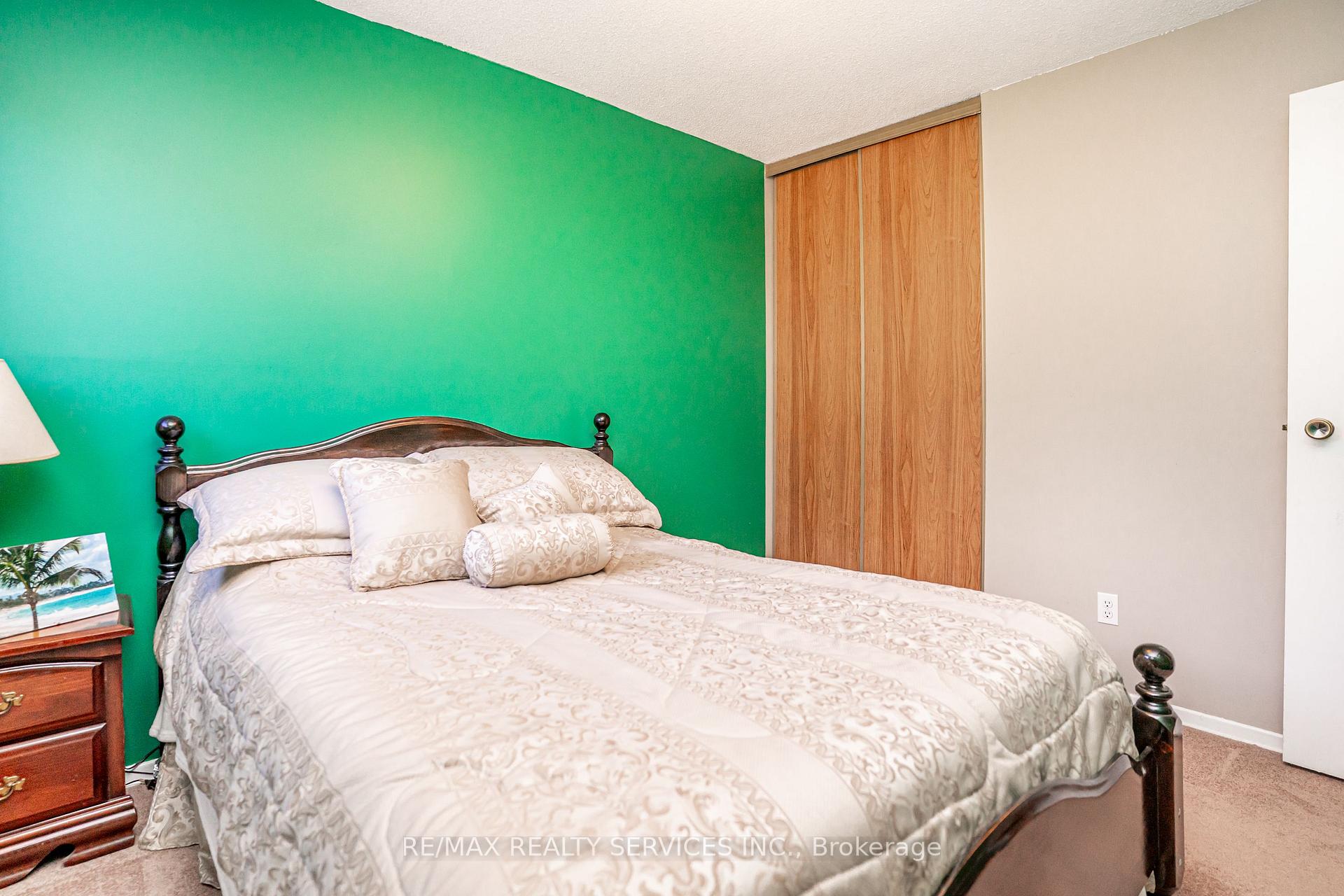 Photo 29 of 32 Winterfold Drive, Brampton, Madoc — HOMEH