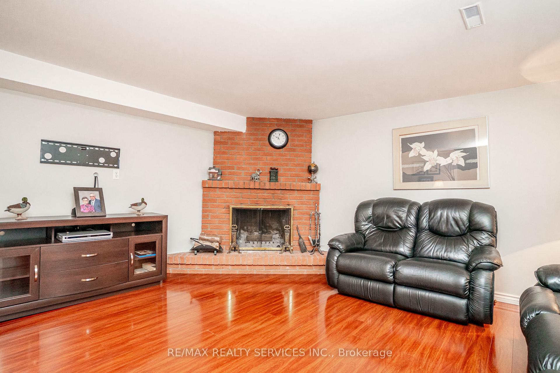 Photo 19 of 32 Winterfold Drive, Brampton, Madoc — HOMEH