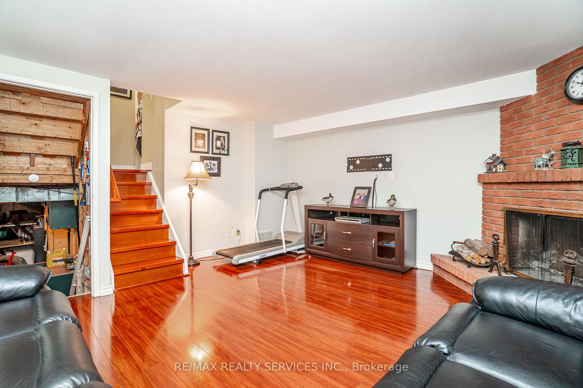 Photo 20 of 32 Winterfold Drive, Brampton, Madoc — HOMEH