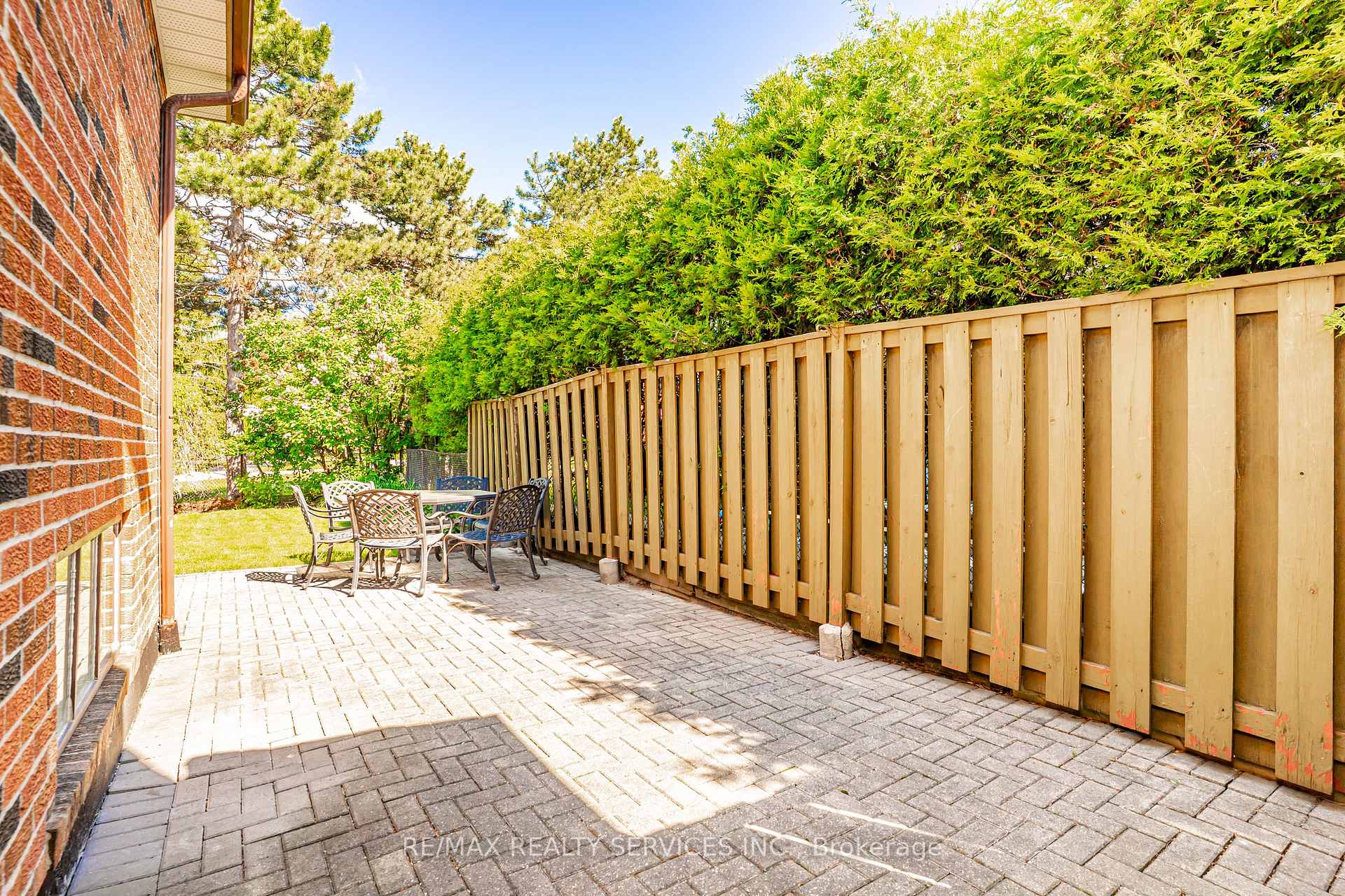 Photo 37 of 32 Winterfold Drive, Brampton, Madoc — HOMEH