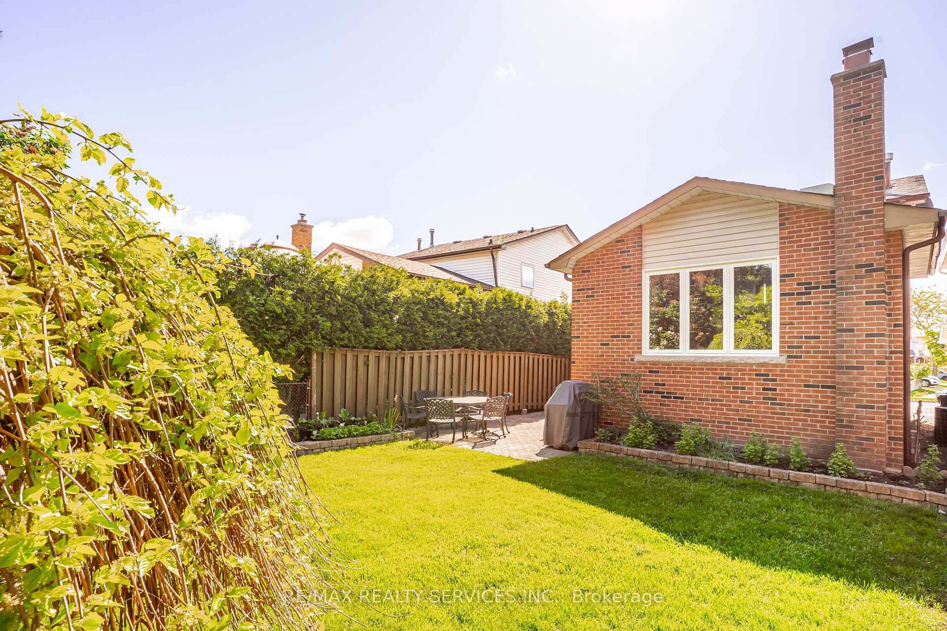 Photo 39 of 32 Winterfold Drive, Brampton, Madoc — HOMEH