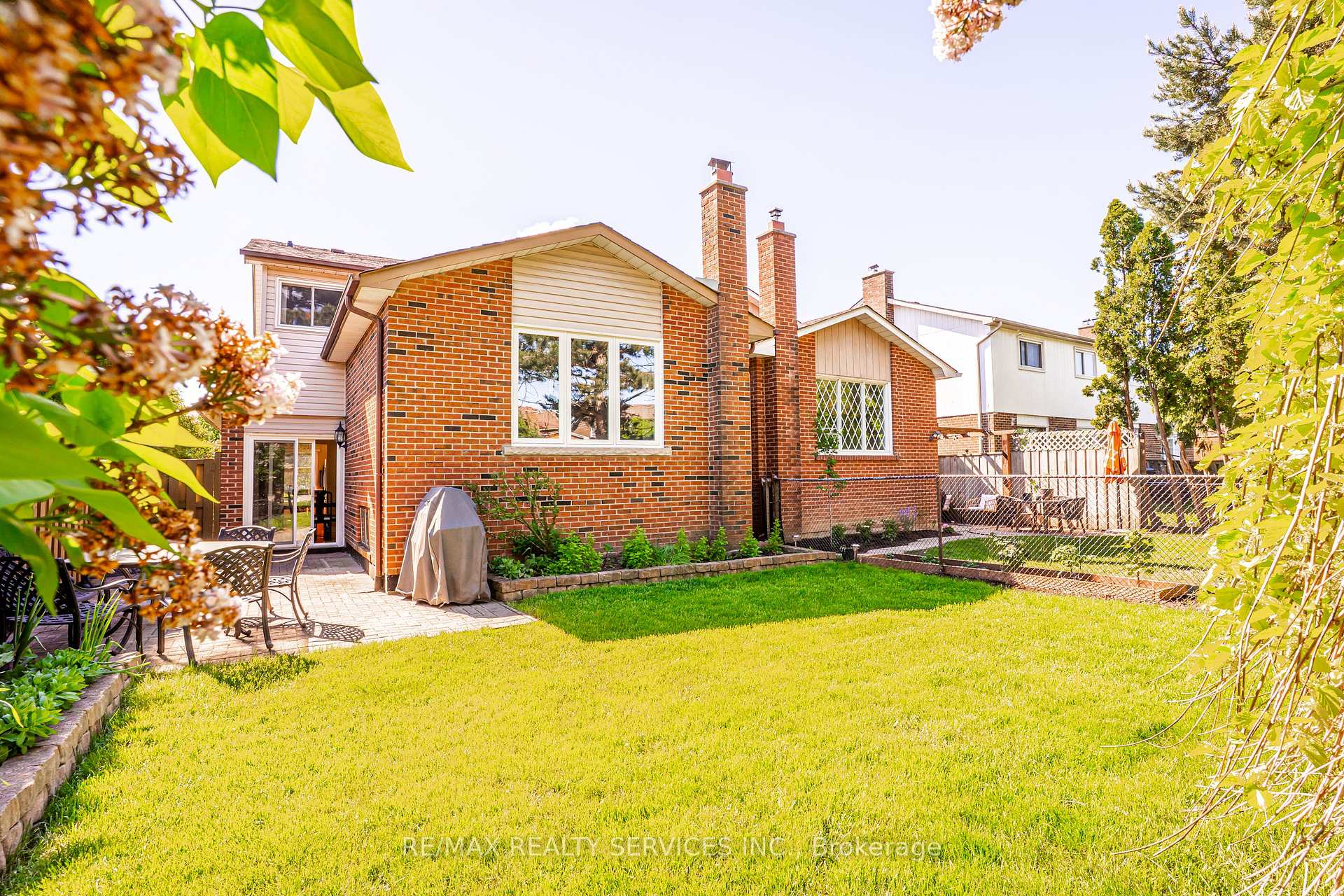 Photo 40 of 32 Winterfold Drive, Brampton, Madoc — HOMEH