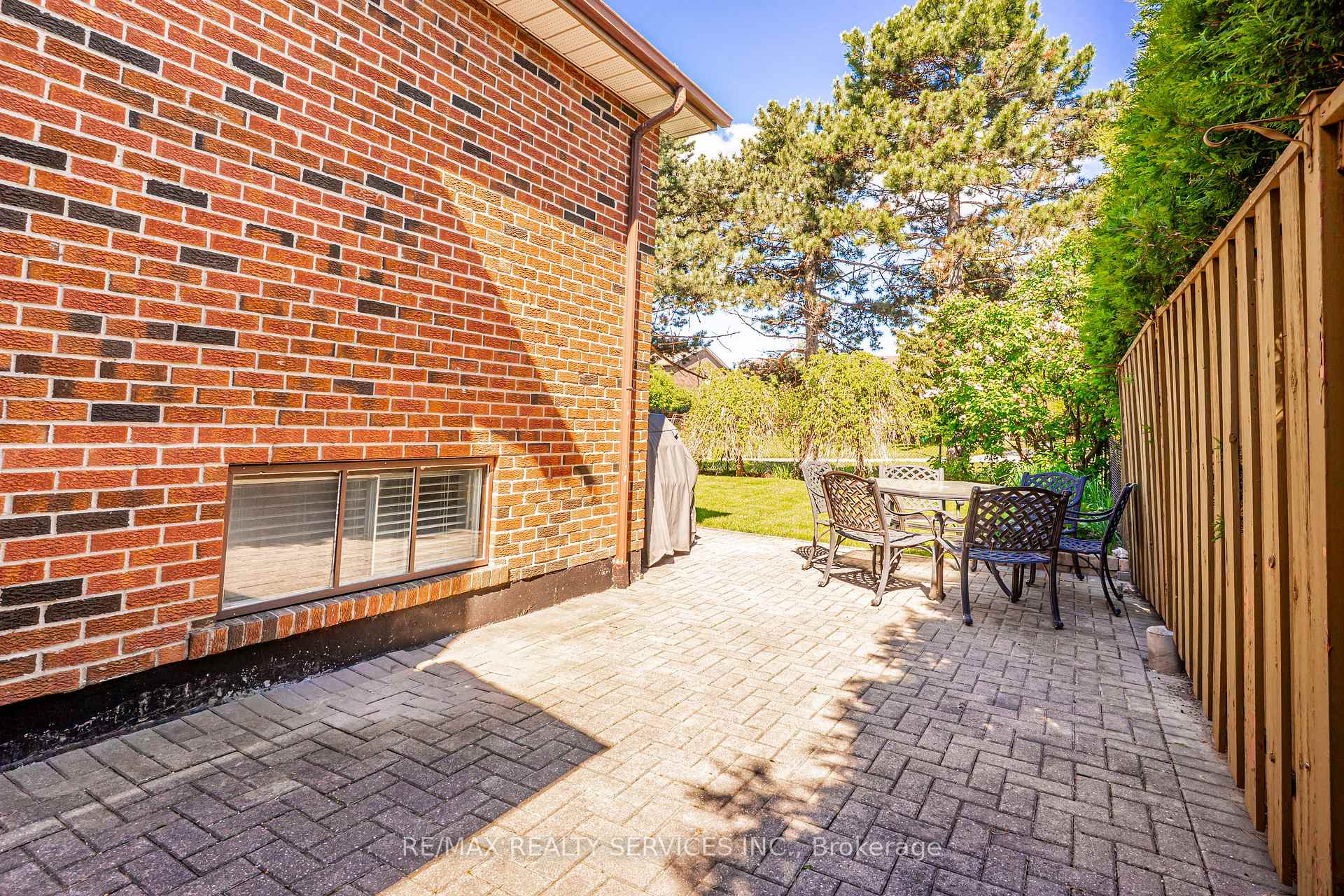Photo 42 of 32 Winterfold Drive, Brampton, Madoc — HOMEH