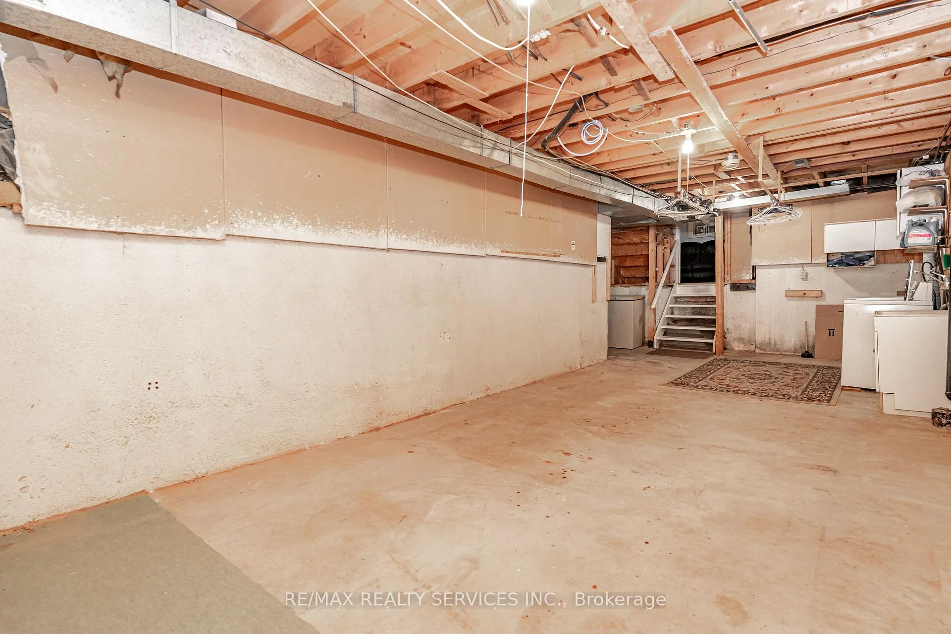Photo 33 of 32 Winterfold Drive, Brampton, Madoc — HOMEH