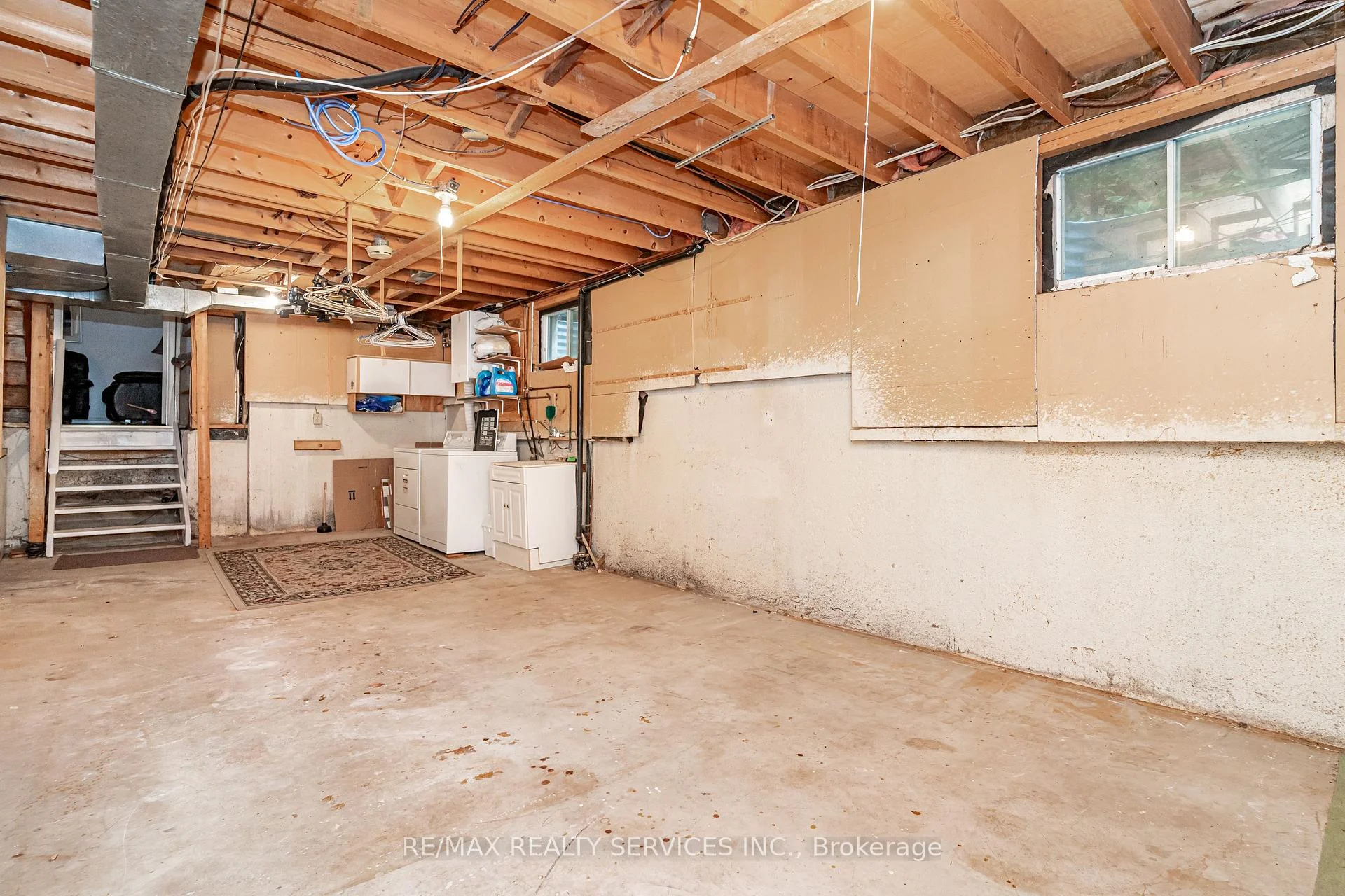 Photo 34 of 32 Winterfold Drive, Brampton, Madoc — HOMEH