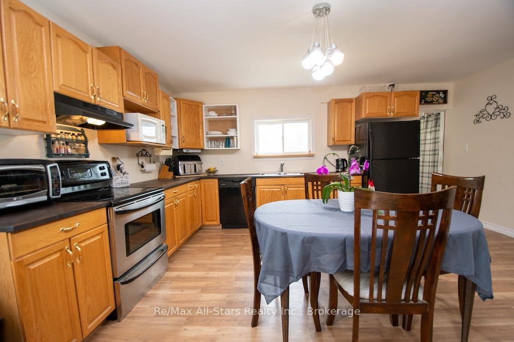 Photo 11 of 59 George Street W, Kawartha Lakes, Lindsay — HOMEH