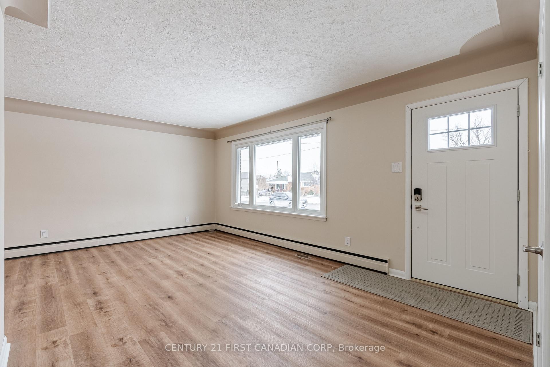 Photo 6 of Unit Upper, 177 Myrtle Street, St. Thomas — HOMEH
