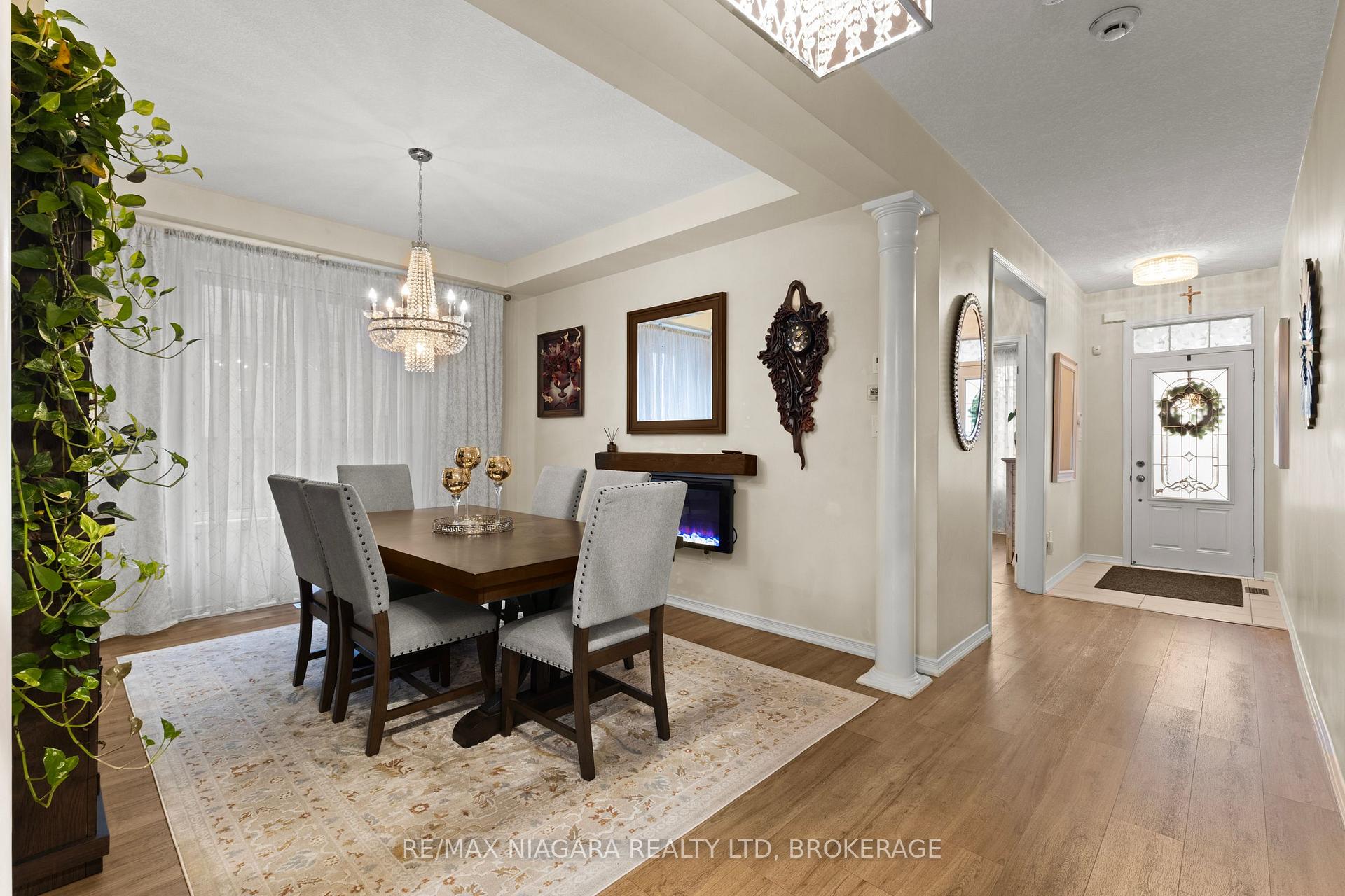 Photo 5 of 8424 Mulberry Drive, Niagara Falls, Brown — HOMEH