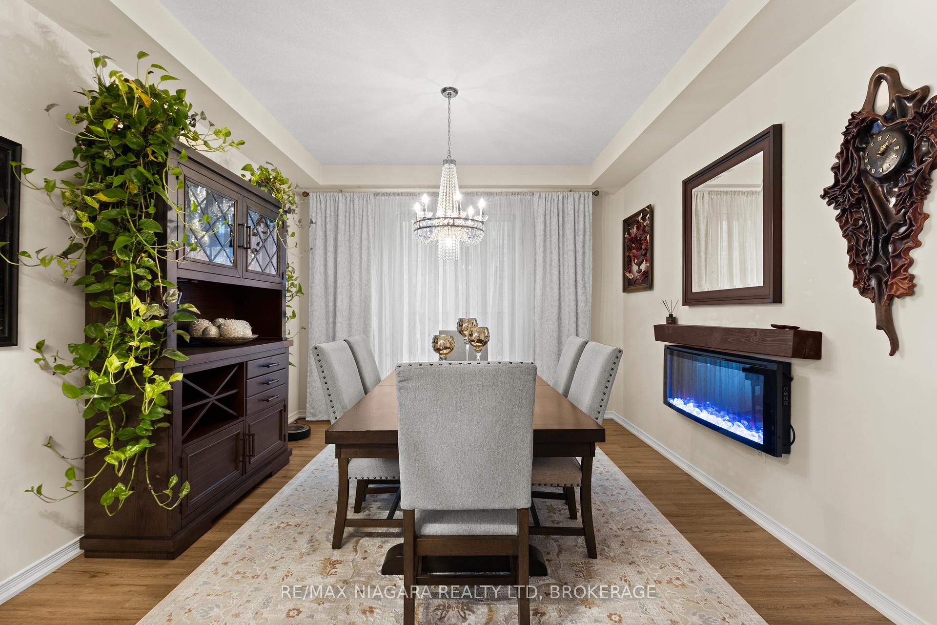 Photo 6 of 8424 Mulberry Drive, Niagara Falls, Brown — HOMEH