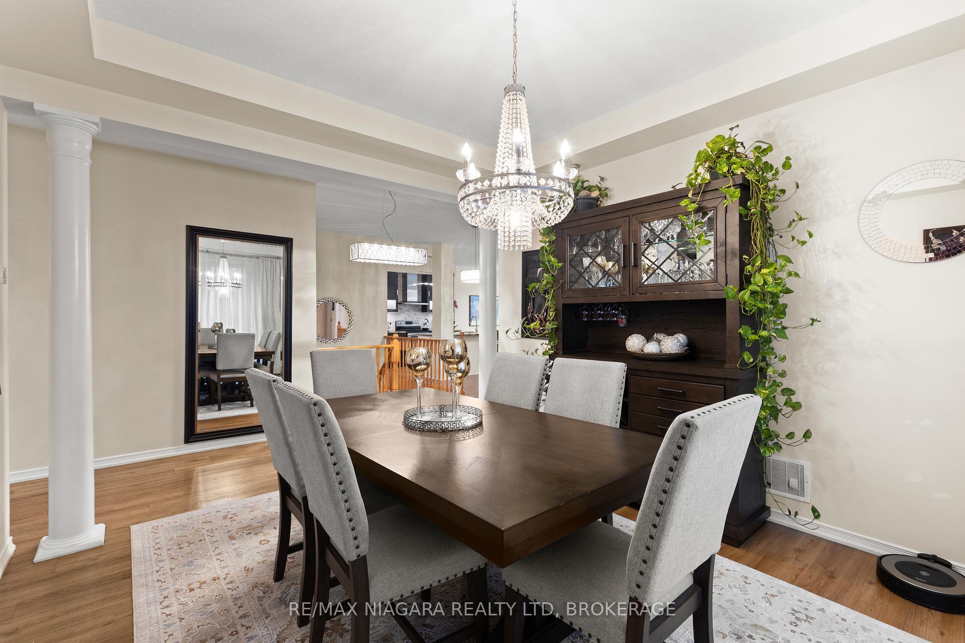 Photo 7 of 8424 Mulberry Drive, Niagara Falls, Brown — HOMEH