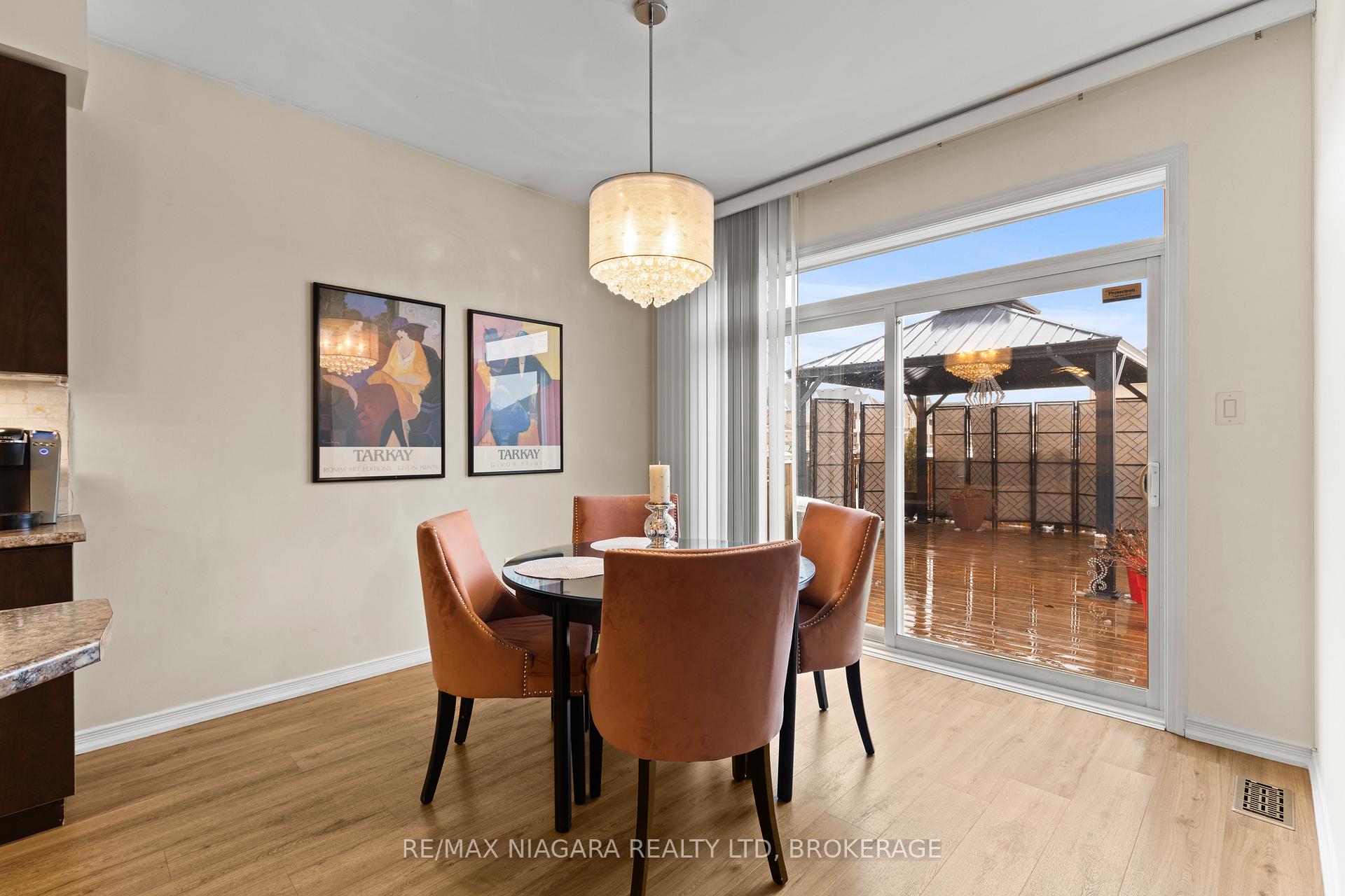 Photo 14 of 8424 Mulberry Drive, Niagara Falls, Brown — HOMEH