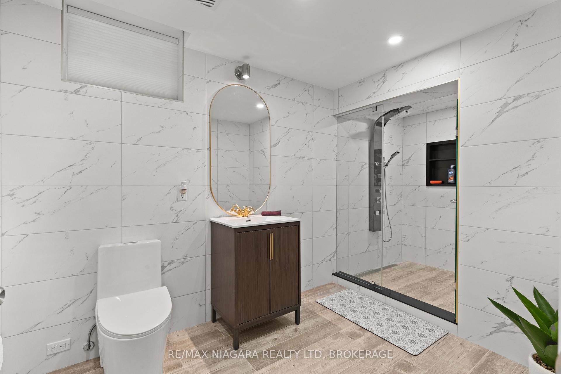 Photo 26 of 8424 Mulberry Drive, Niagara Falls, Brown — HOMEH