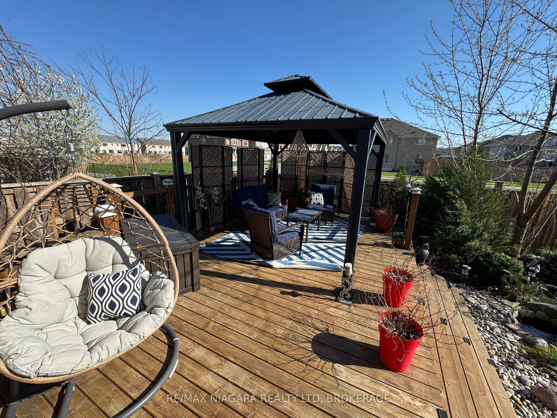 Photo 28 of 8424 Mulberry Drive, Niagara Falls, Brown — HOMEH