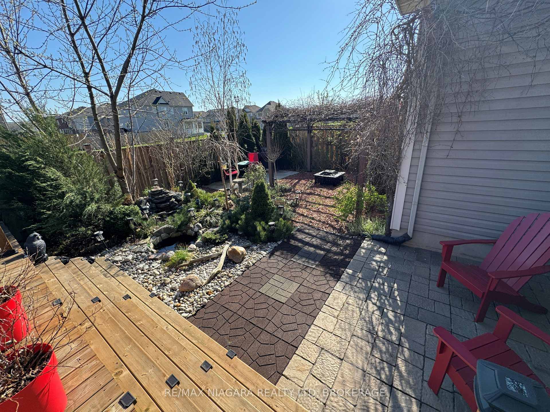Photo 29 of 8424 Mulberry Drive, Niagara Falls, Brown — HOMEH