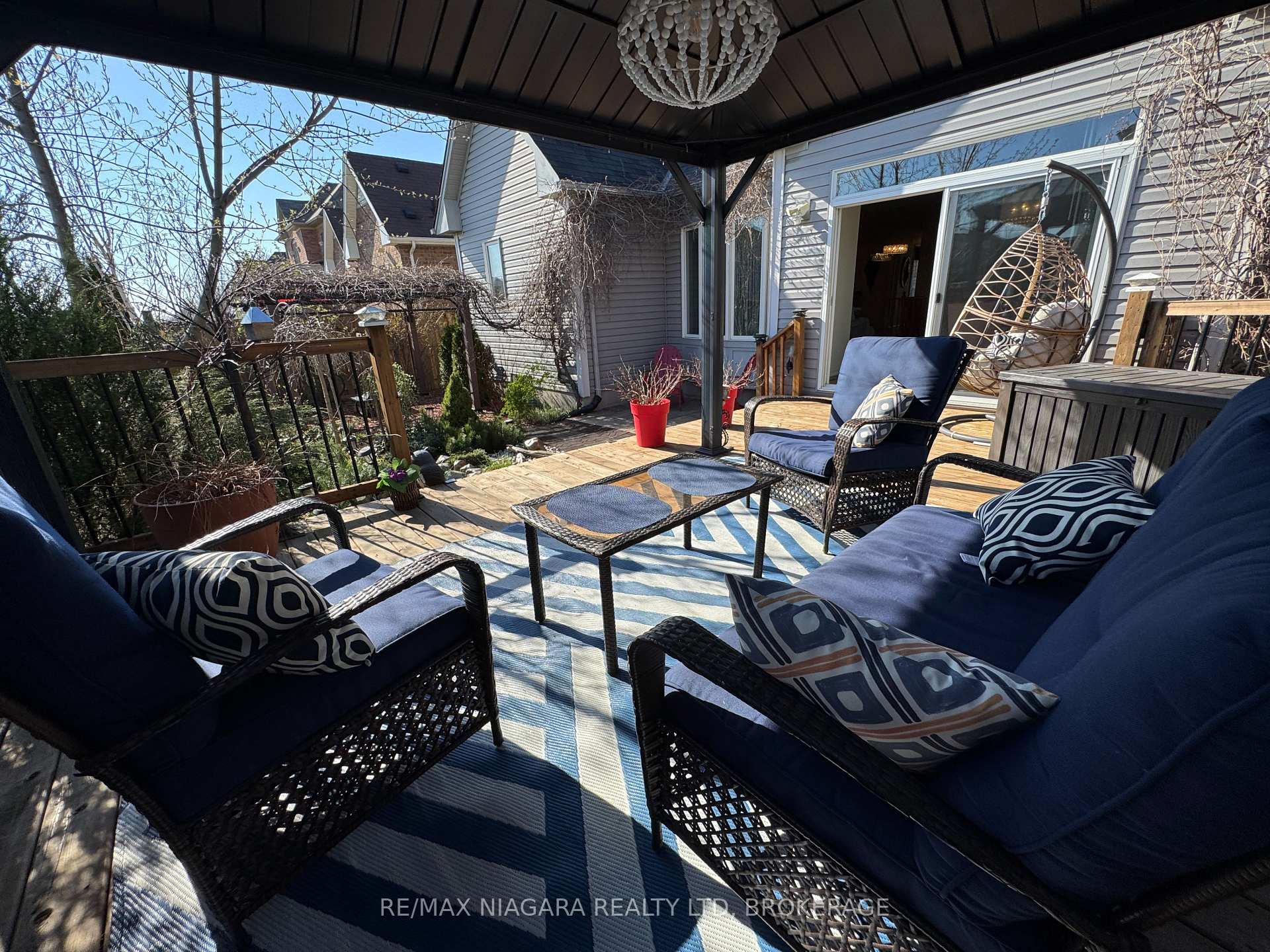 Photo 32 of 8424 Mulberry Drive, Niagara Falls, Brown — HOMEH