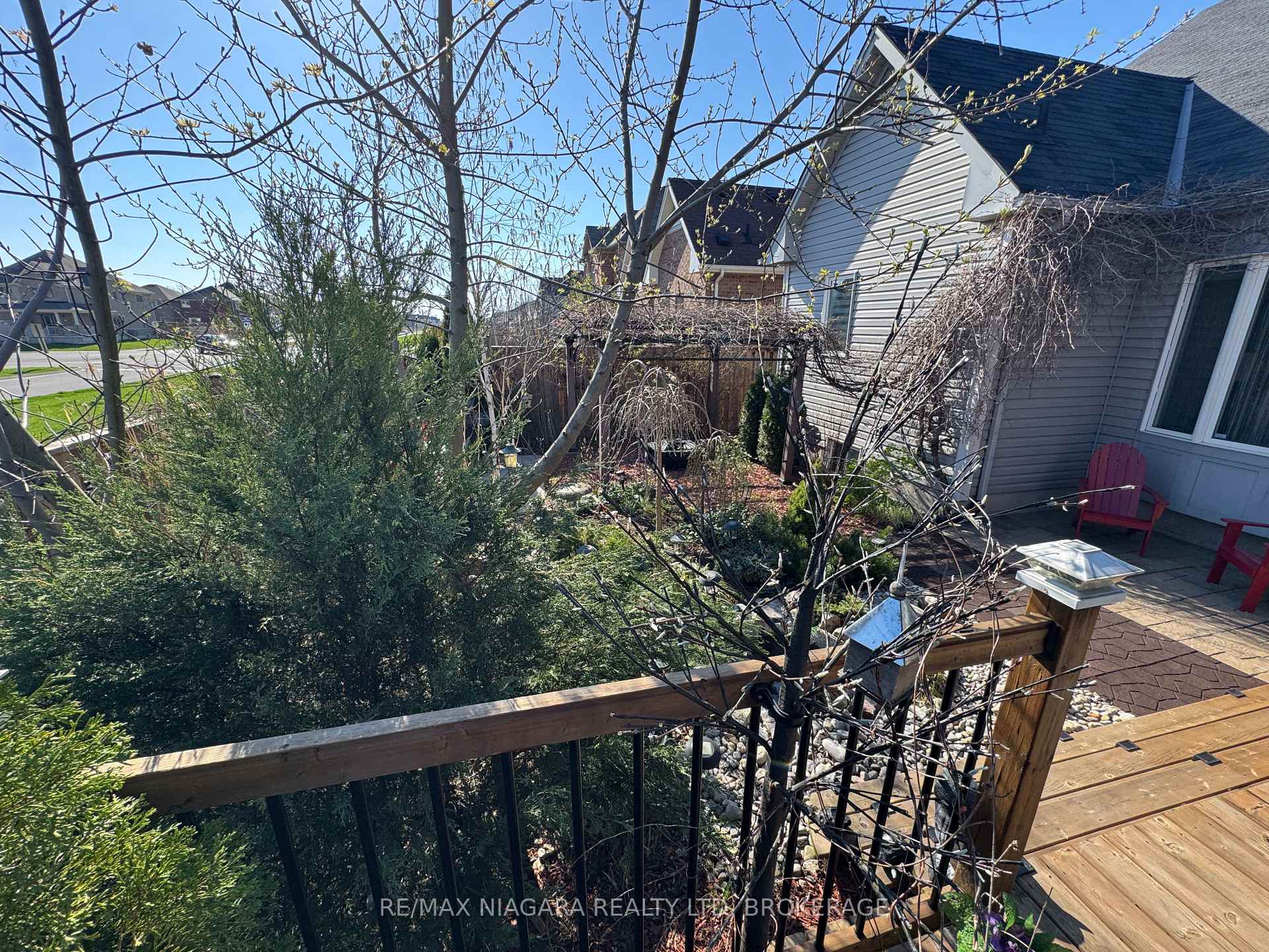 Photo 33 of 8424 Mulberry Drive, Niagara Falls, Brown — HOMEH