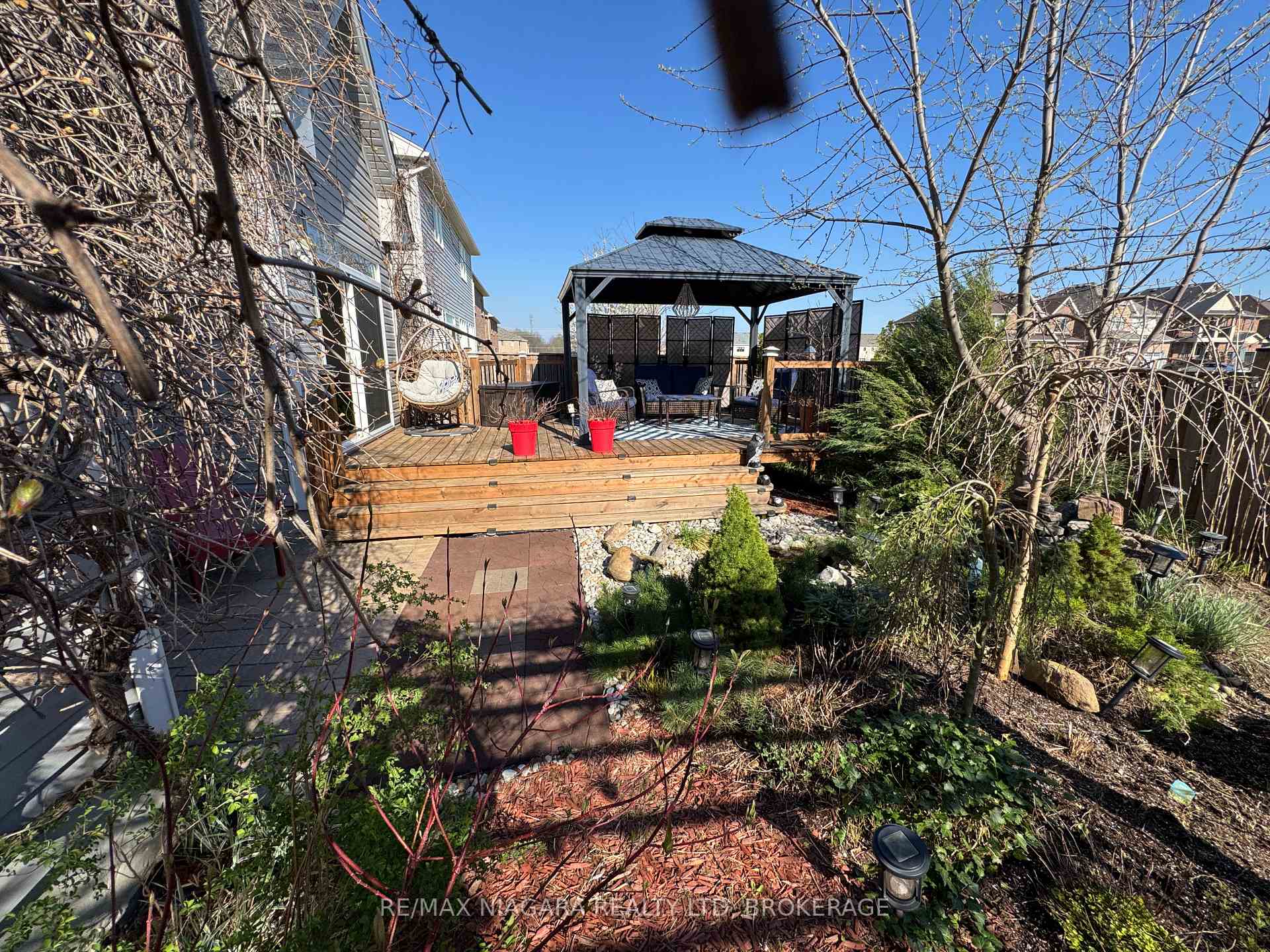 Photo 34 of 8424 Mulberry Drive, Niagara Falls, Brown — HOMEH