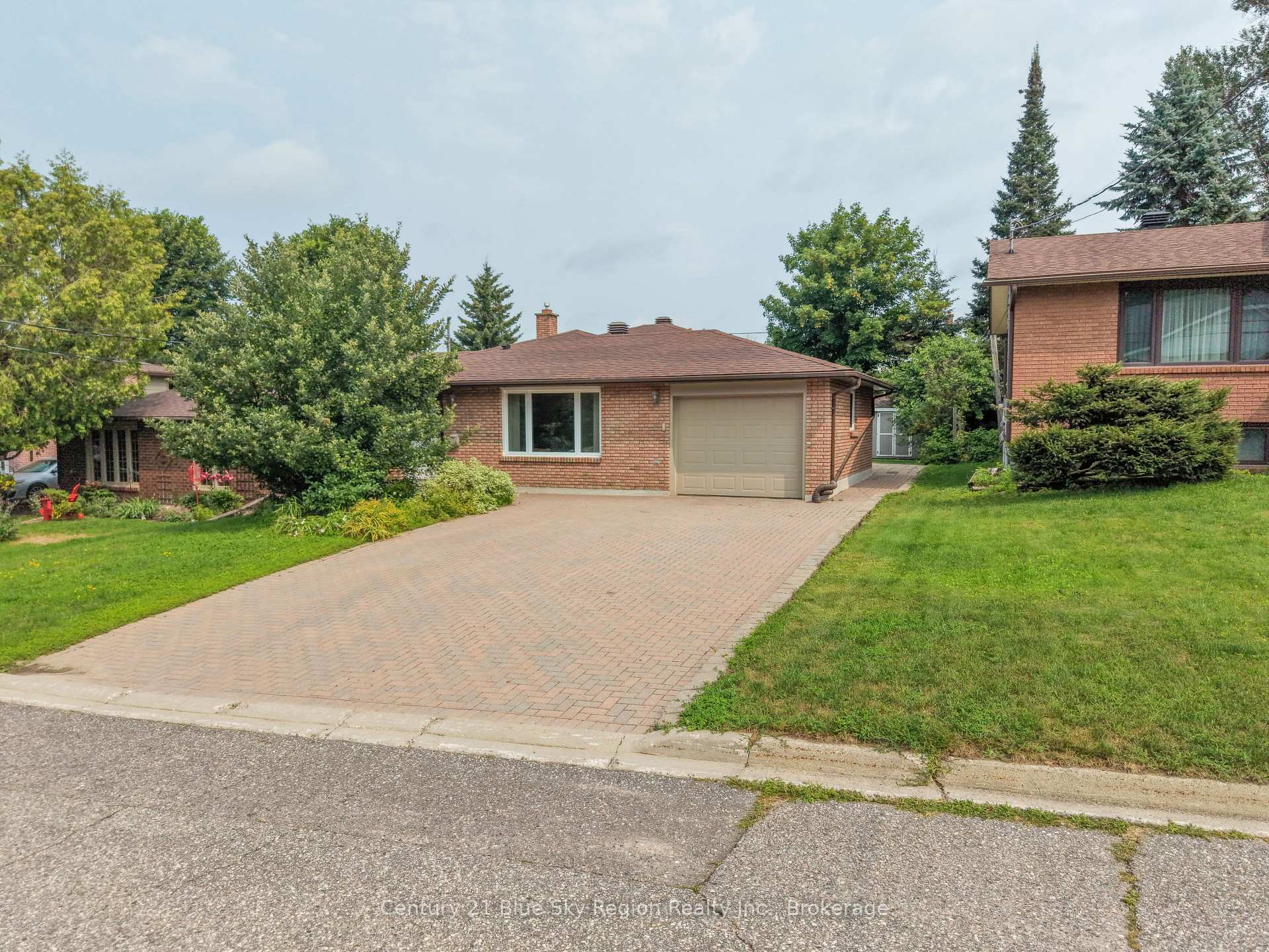 Photo 2 of 113 Sable Crescent, North Bay, Birchaven — HOMEH