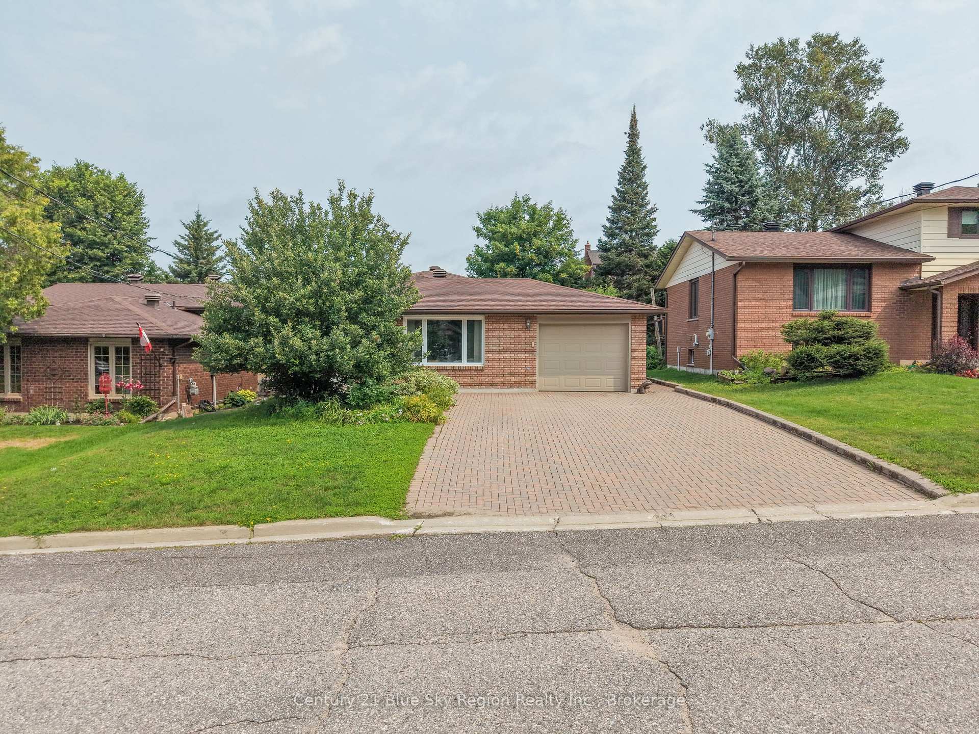 Photo 3 of 113 Sable Crescent, North Bay, Birchaven — HOMEH