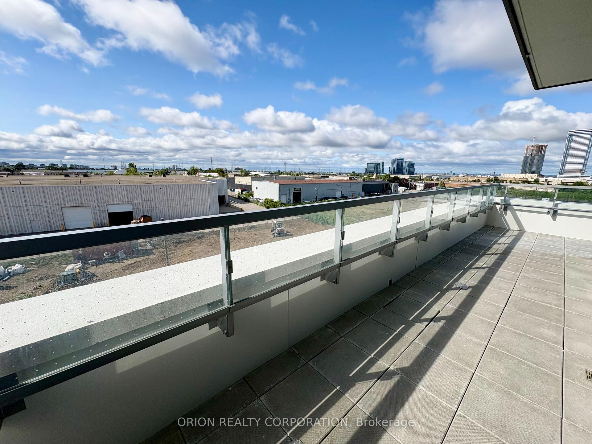 Photo 13 of Unit 302, 5 Meadowdale Road, Vaughan, Vaughan Corporate Centre — HOMEH