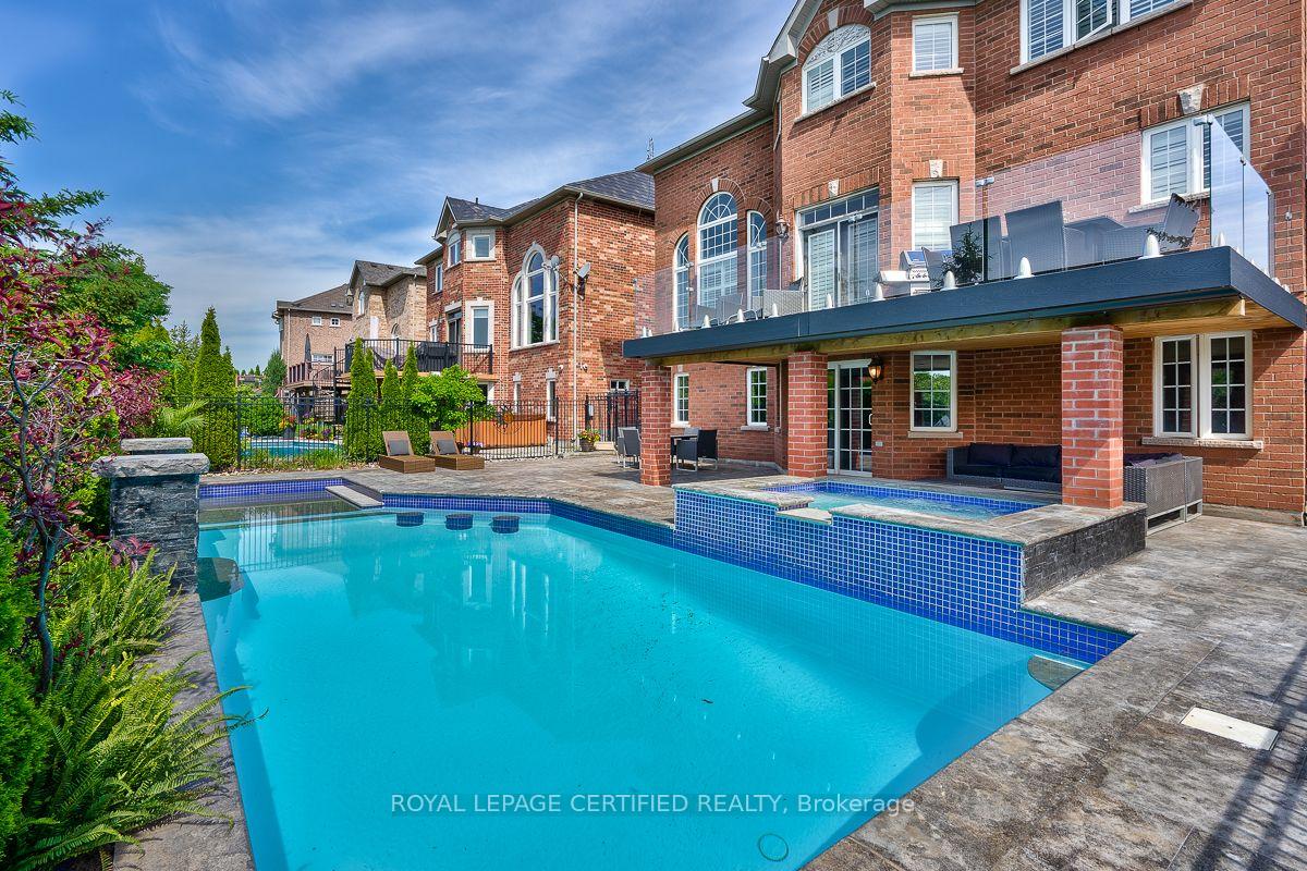 Photo 3 of 2499 Highmount Crescent, Oakville, Westmount — HOMEH