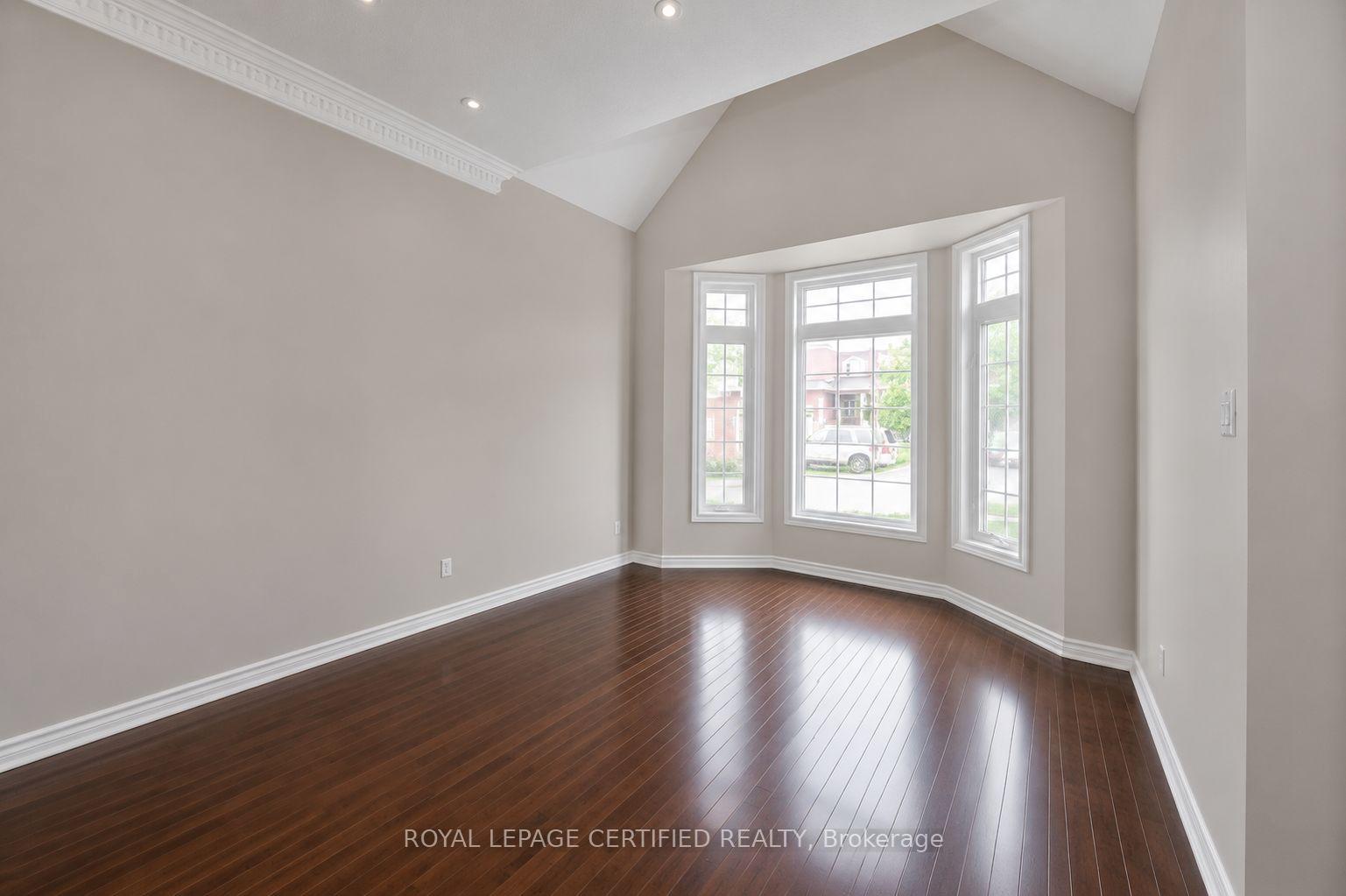 Photo 10 of 2499 Highmount Crescent, Oakville, Westmount — HOMEH