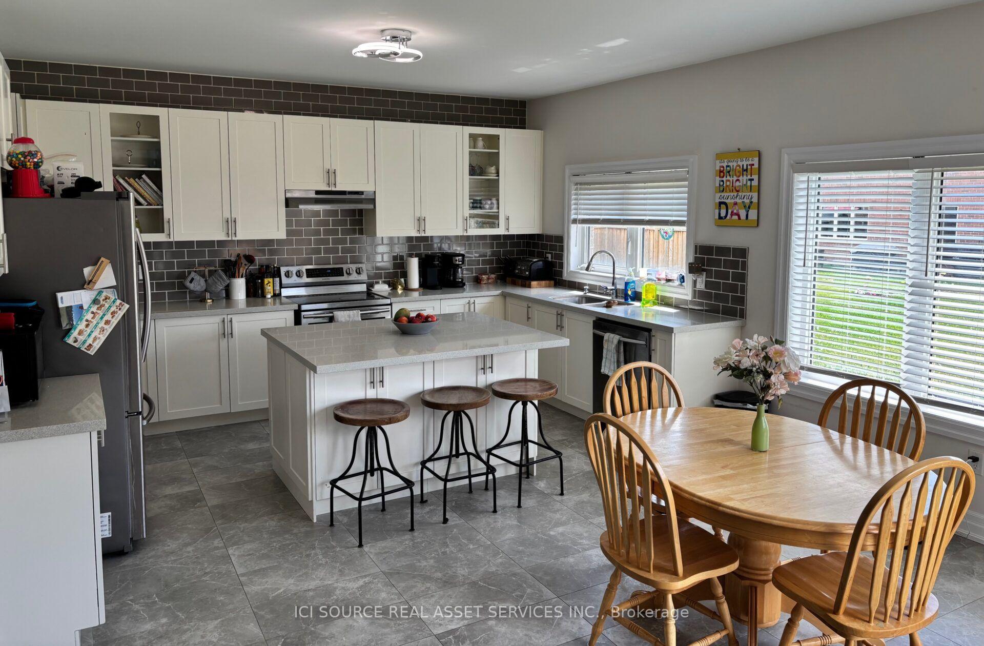 Photo 5 of 1011 Wickham Road, Innisfil, Rural Innisfil — HOMEH