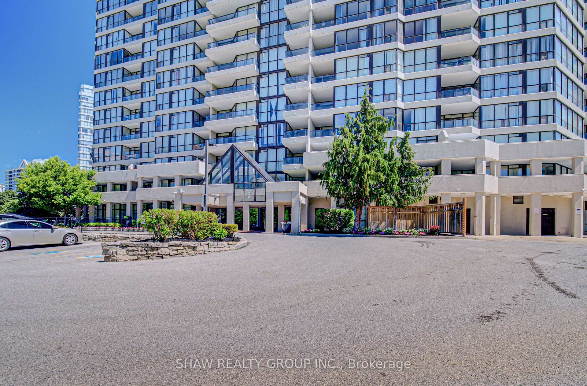 Photo 4 of Unit 1109, 5 Rowntree Road, Etobicoke, Mount Olive-Silverstone-Jamestown — HOMEH