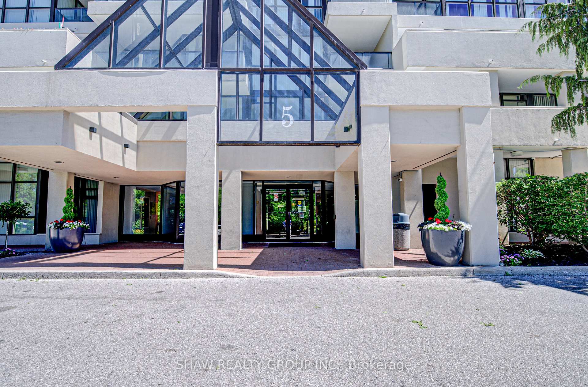 Photo 7 of Unit 1109, 5 Rowntree Road, Etobicoke, Mount Olive-Silverstone-Jamestown — HOMEH