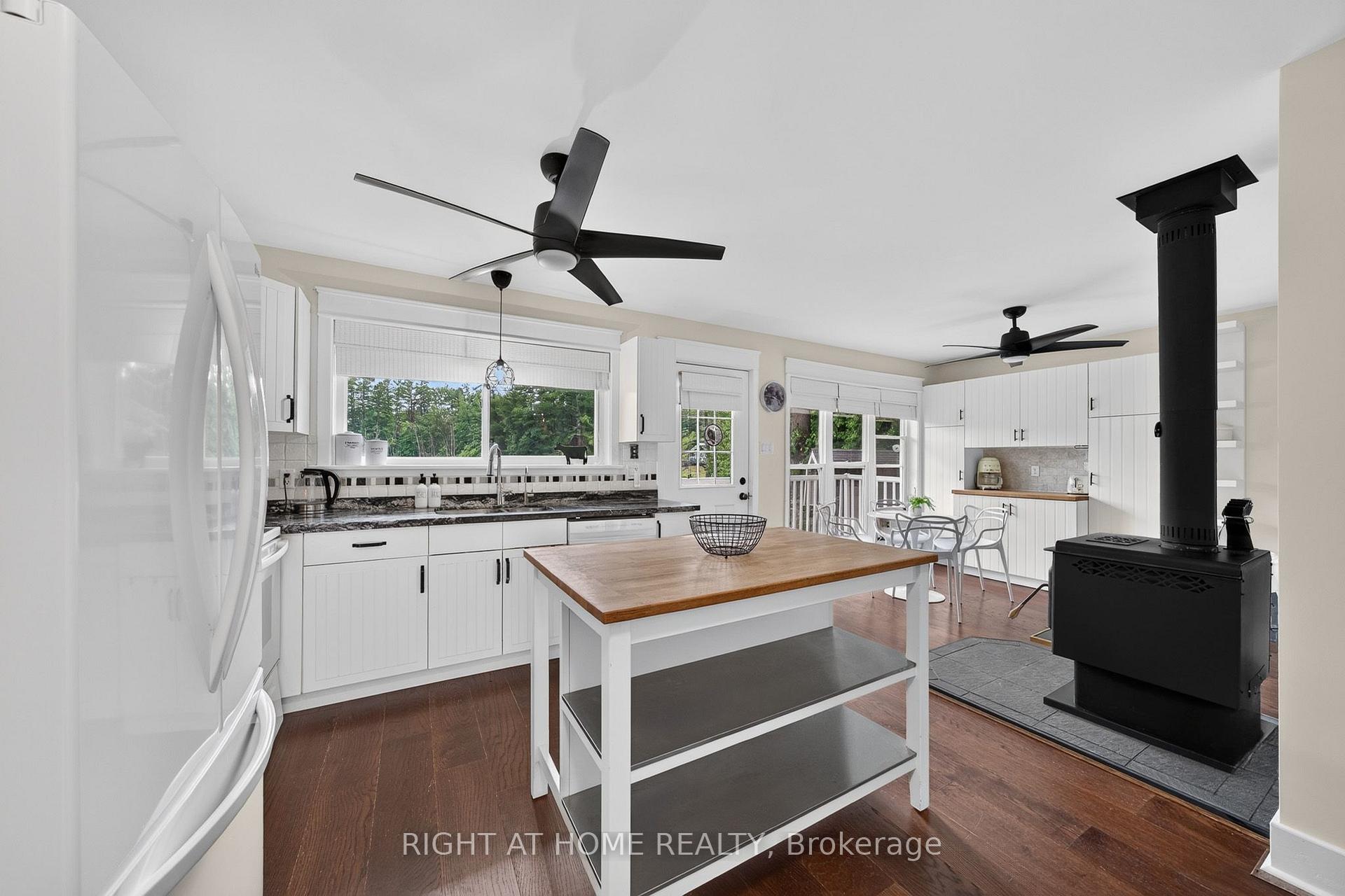 Photo 13 of 3583 Riverdale Drive, Severn, Washago — HOMEH