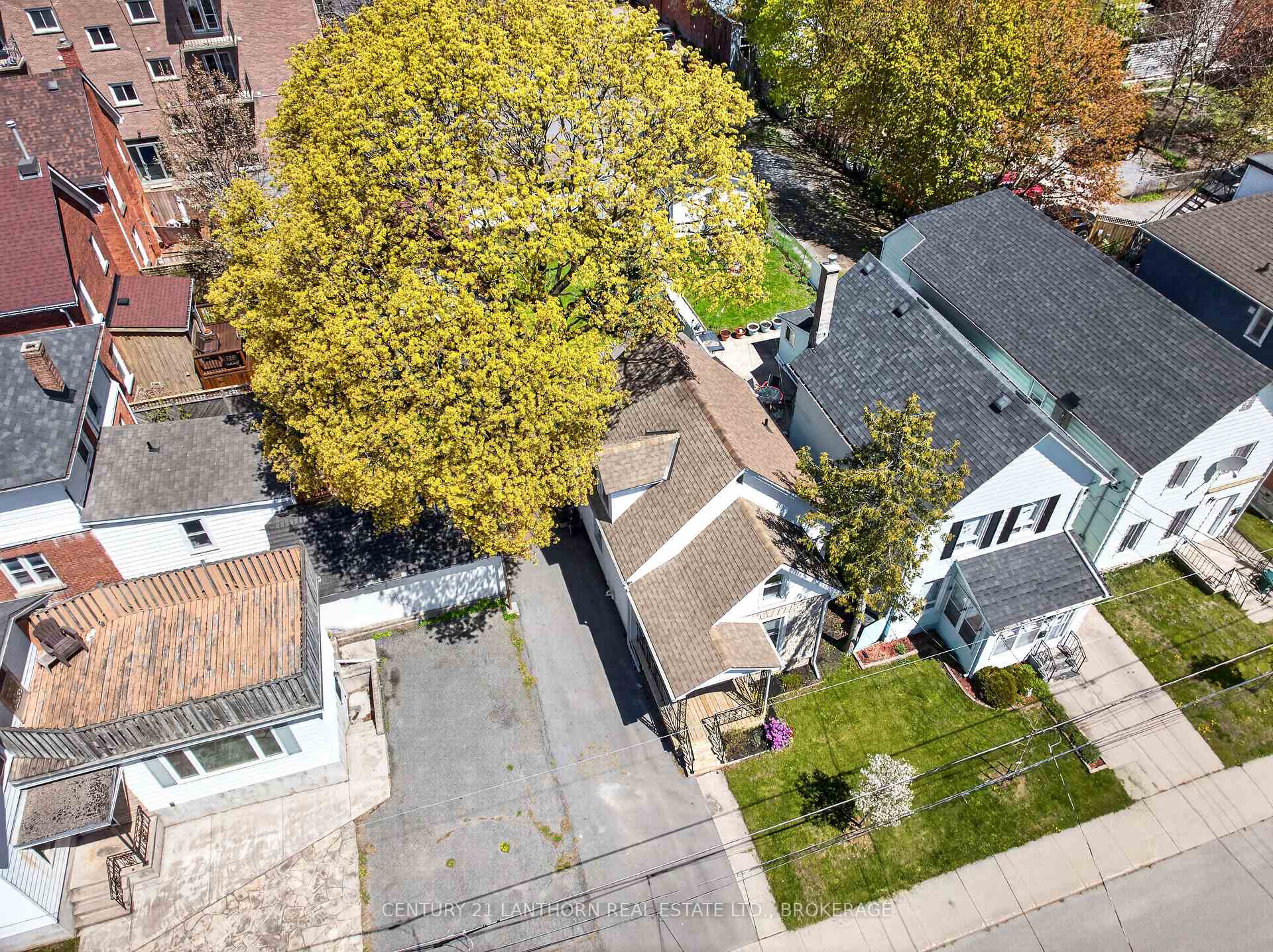 Photo 4 of 23 Jenkins Street, Kingston, East of Sir John A. Blvd — HOMEH