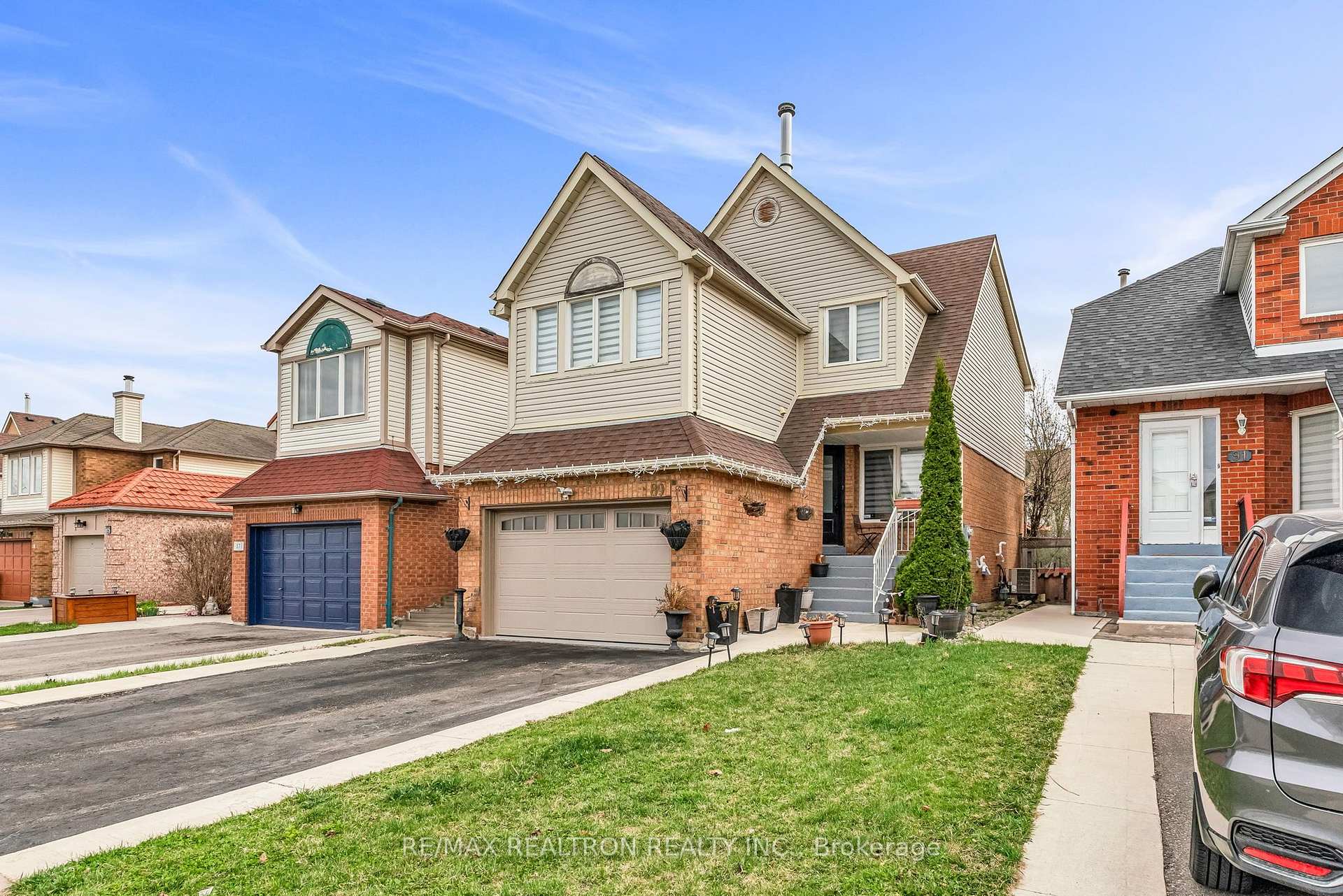 Photo 2 of 89 Beaconsfield Avenue, Brampton, Fletcher's West — HOMEH