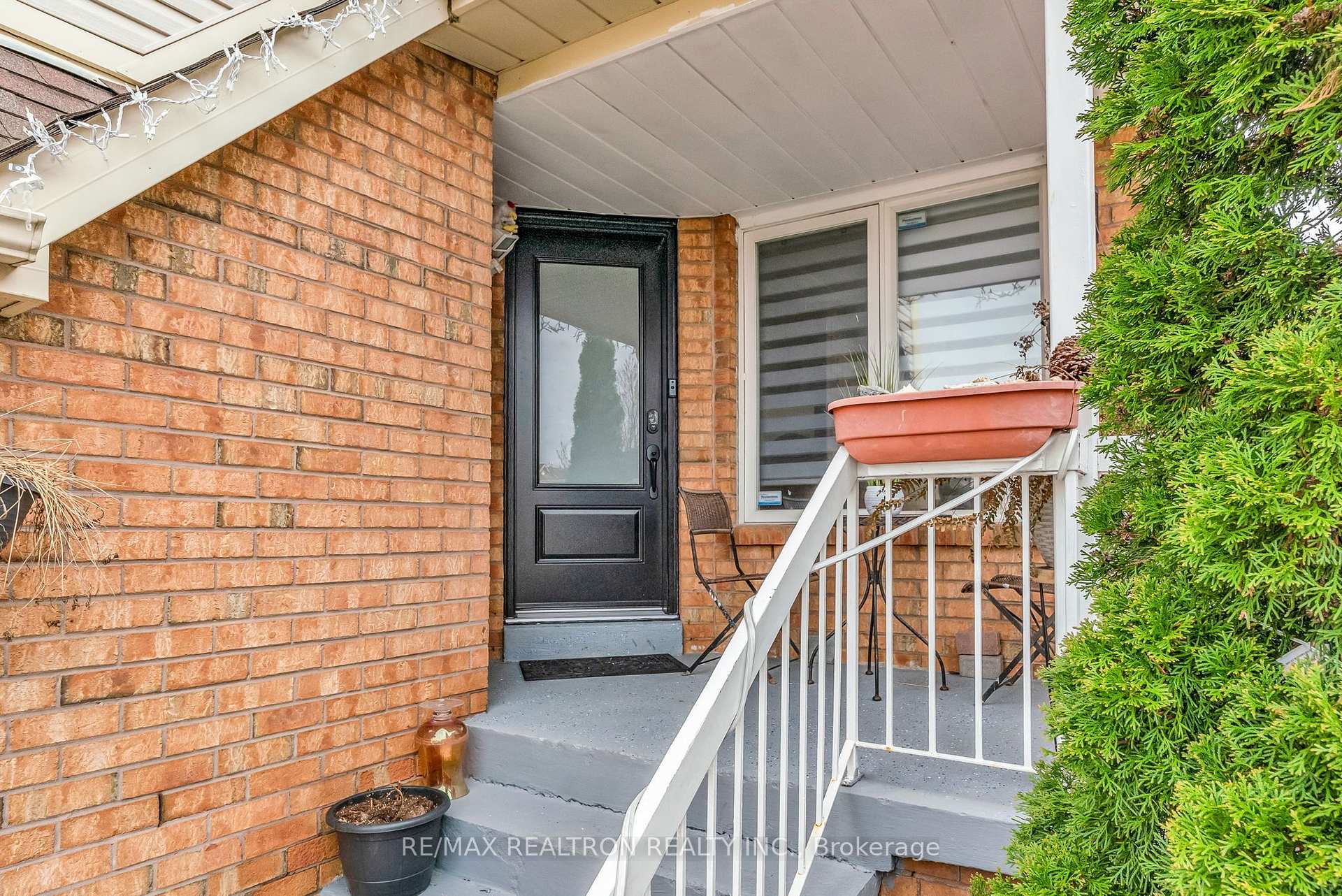 Photo 3 of 89 Beaconsfield Avenue, Brampton, Fletcher's West — HOMEH