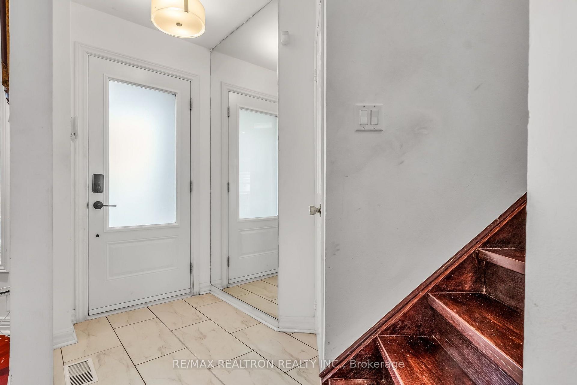 Photo 4 of 89 Beaconsfield Avenue, Brampton, Fletcher's West — HOMEH