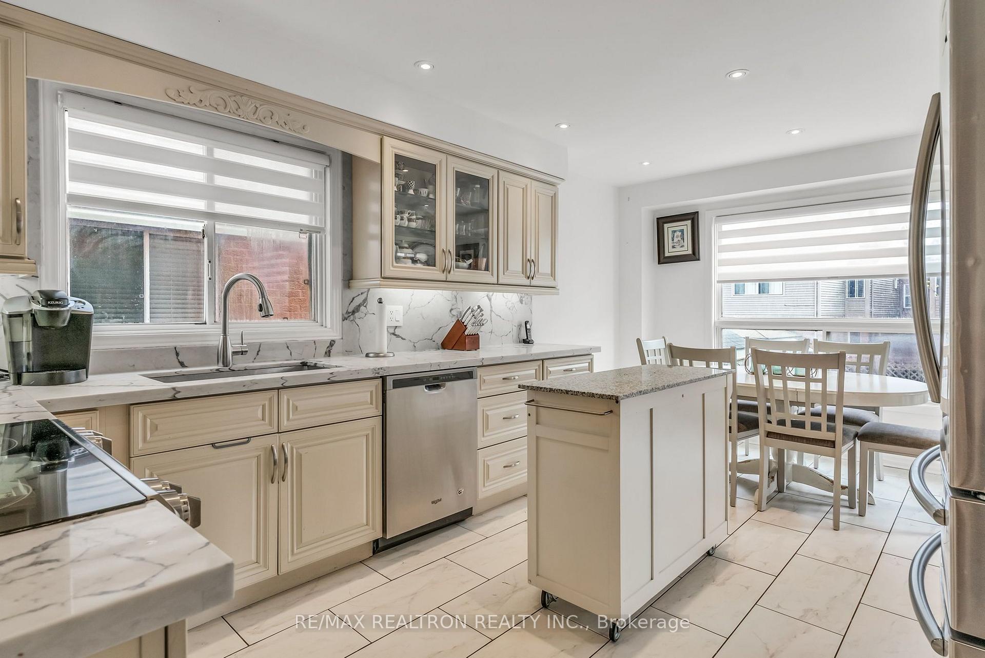 Photo 12 of 89 Beaconsfield Avenue, Brampton, Fletcher's West — HOMEH
